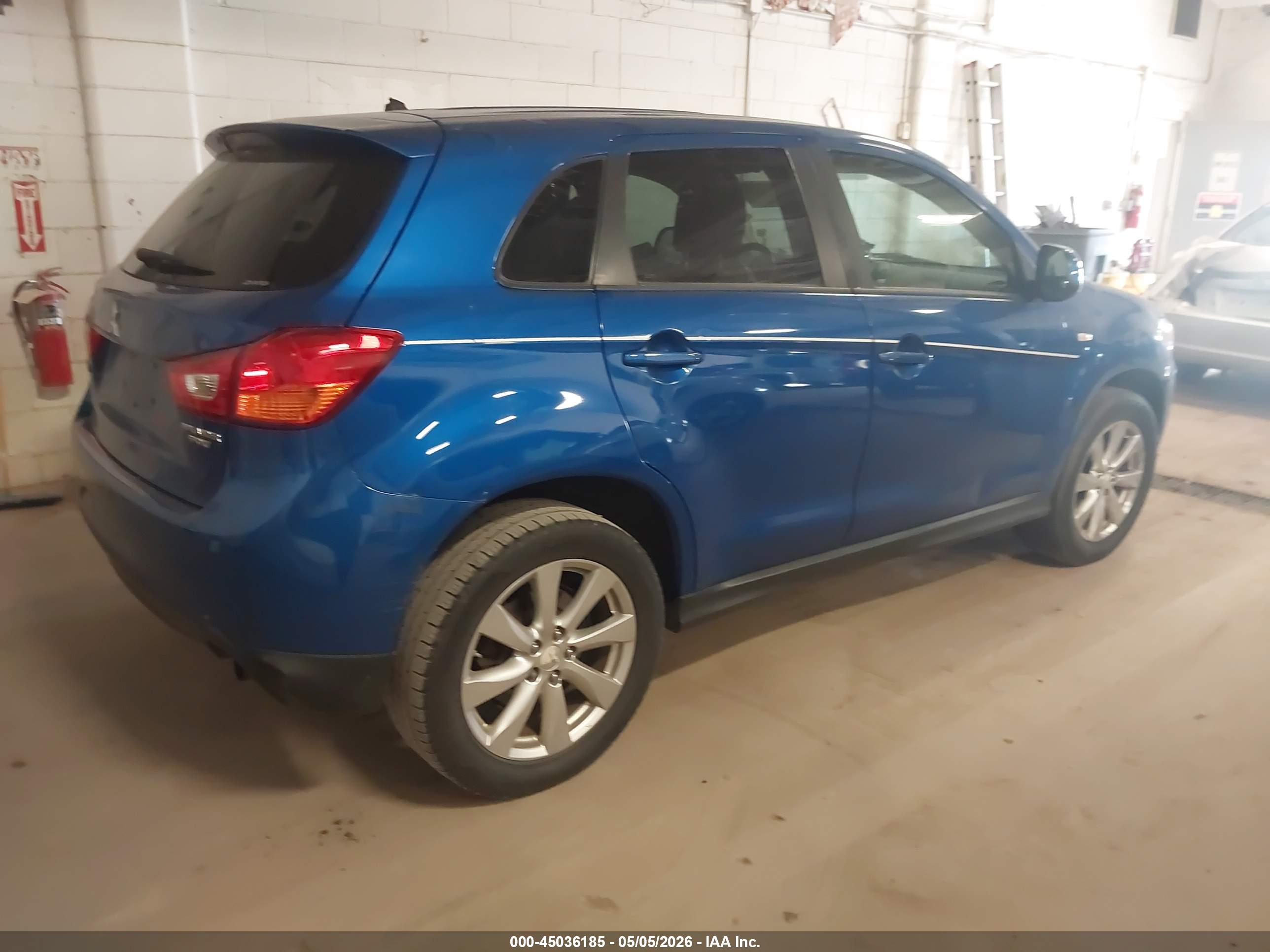MITSUBISHI OUTLANDER image 4