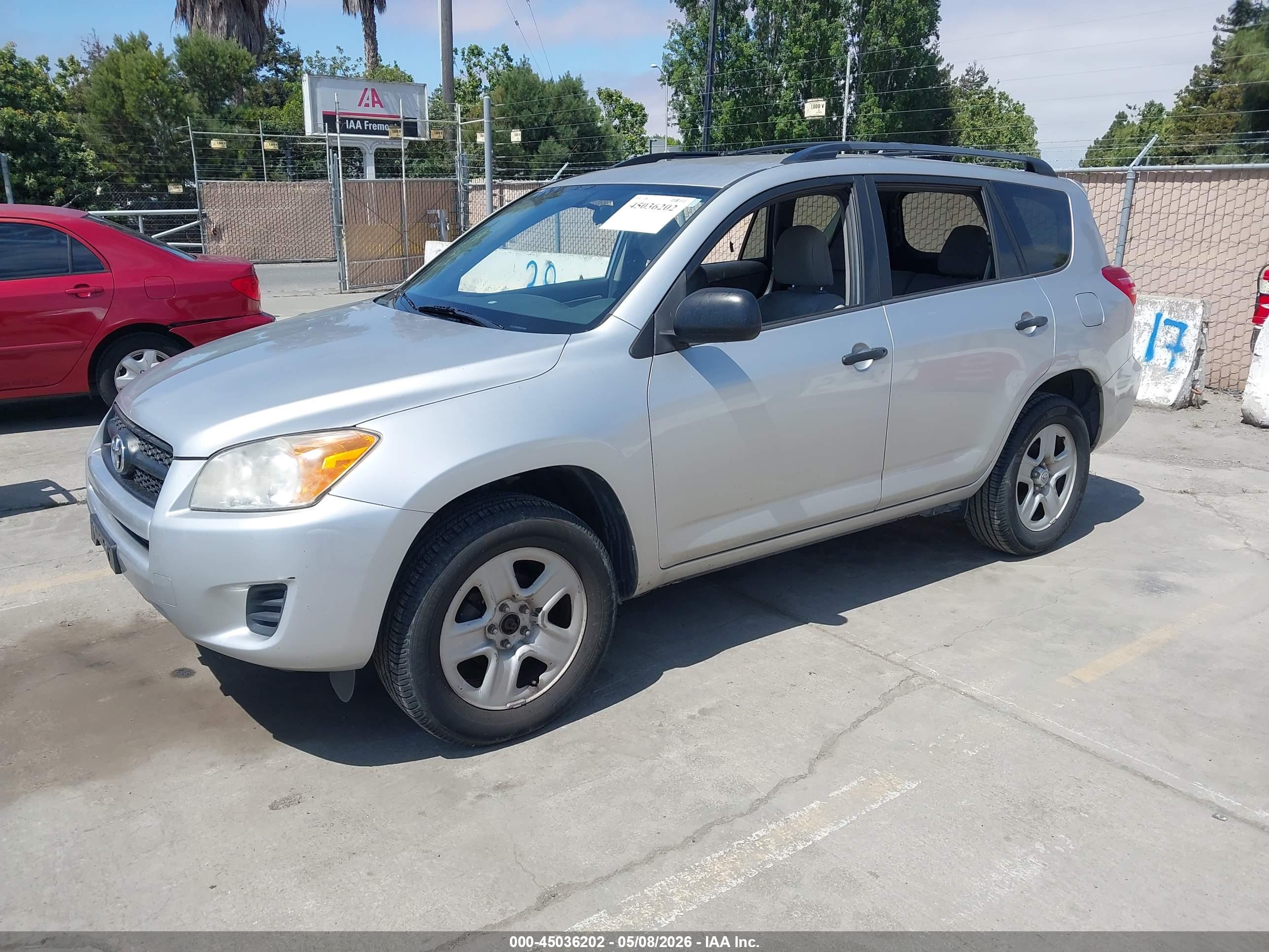 TOYOTA RAV4 image 2