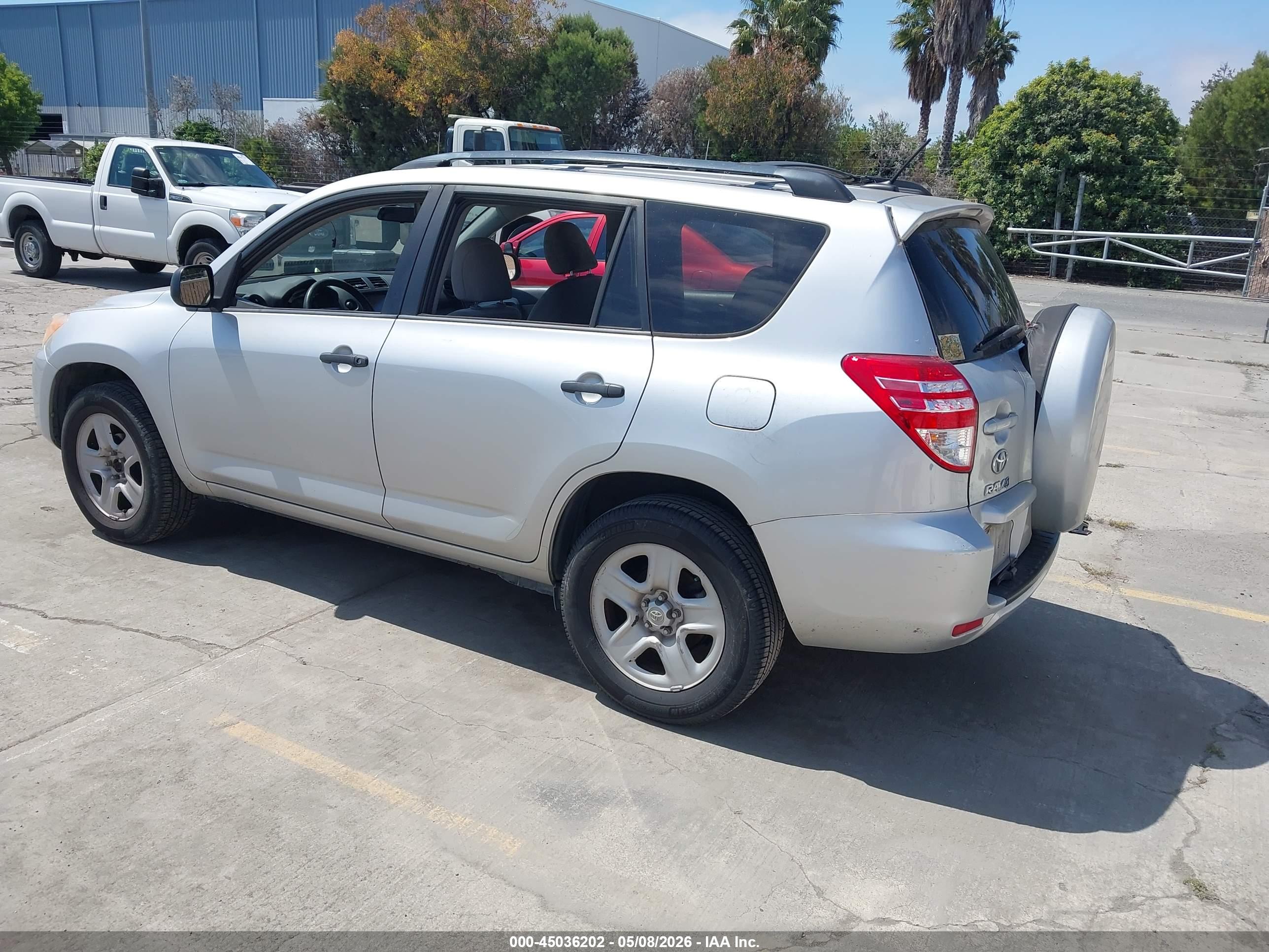 TOYOTA RAV4 image 3