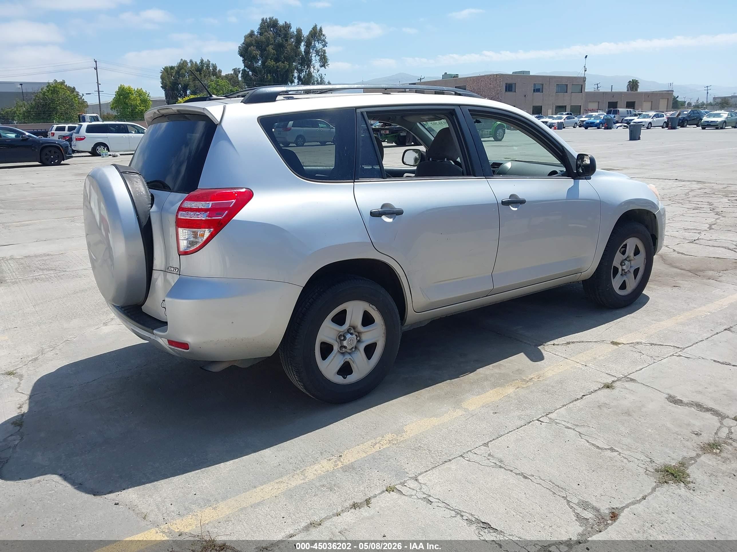 TOYOTA RAV4 image 4