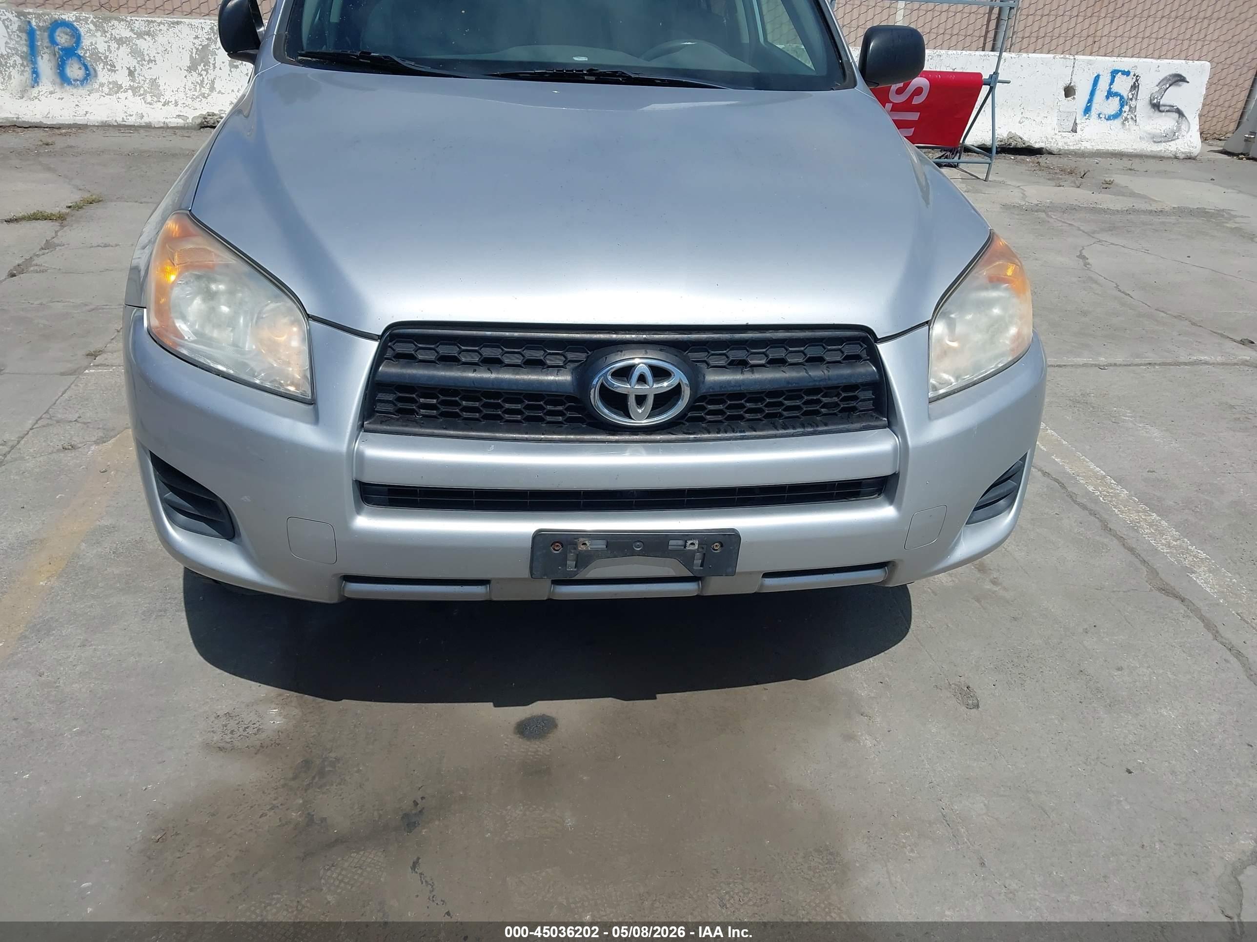 TOYOTA RAV4 image 6