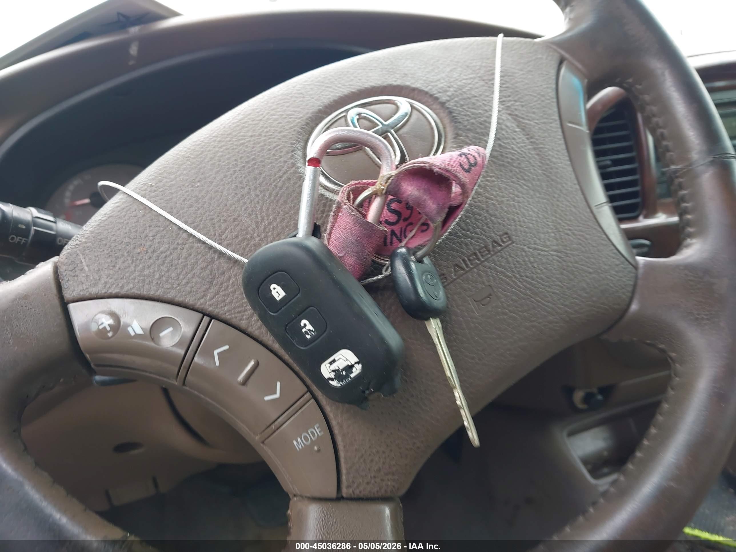 TOYOTA SEQUOIA image 11