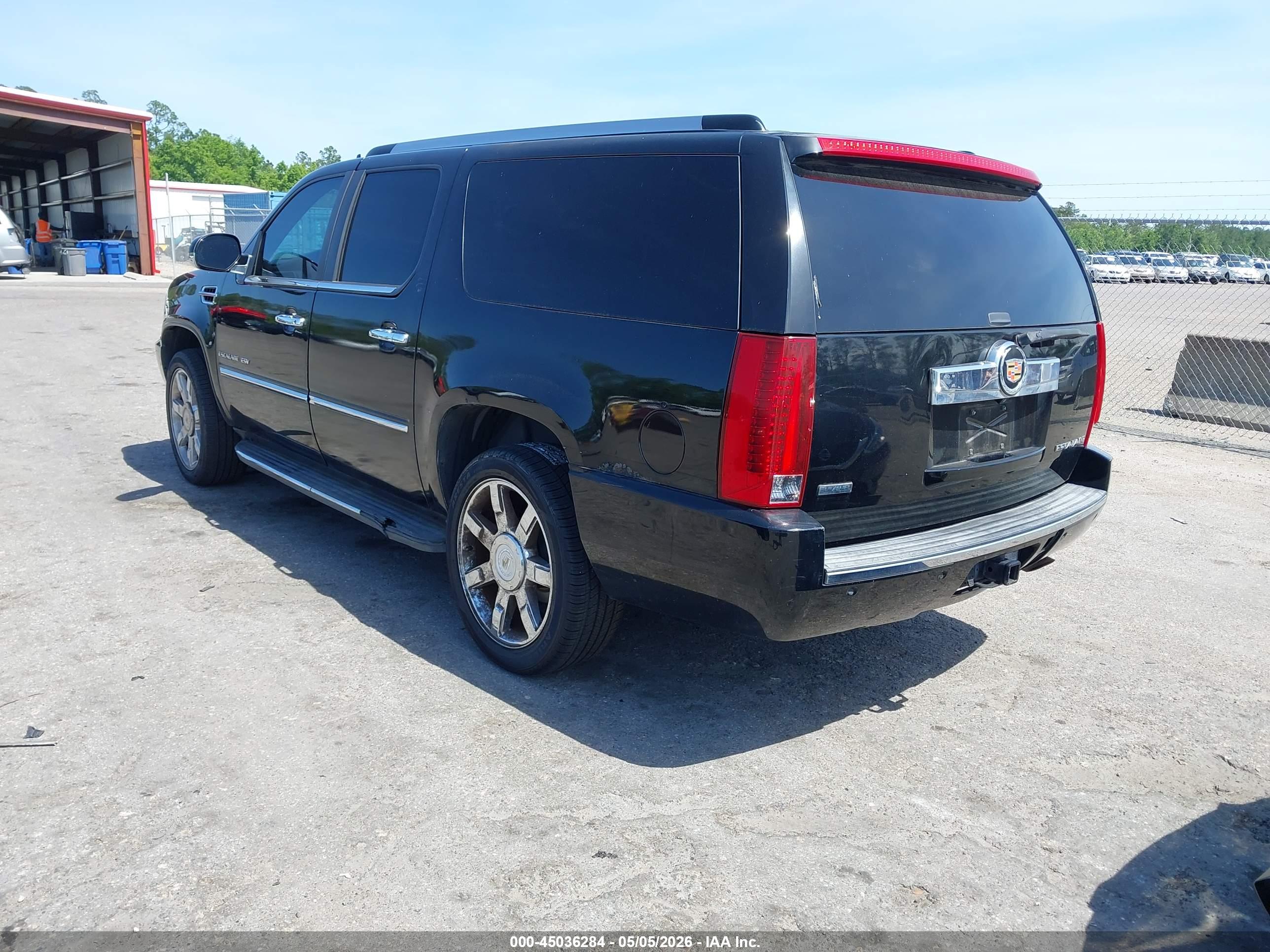 CADILLAC ESCALADE image 3