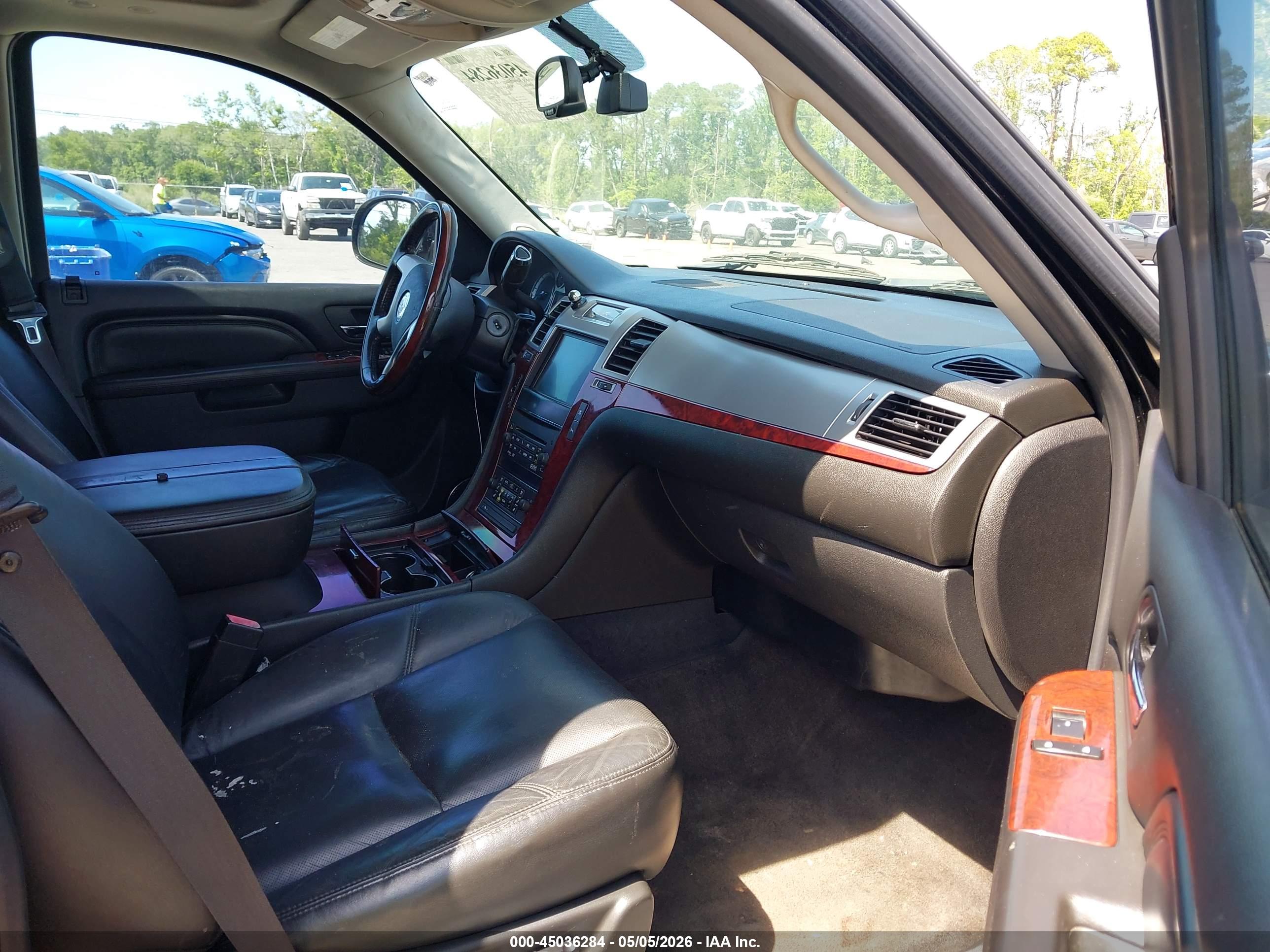 CADILLAC ESCALADE image 5