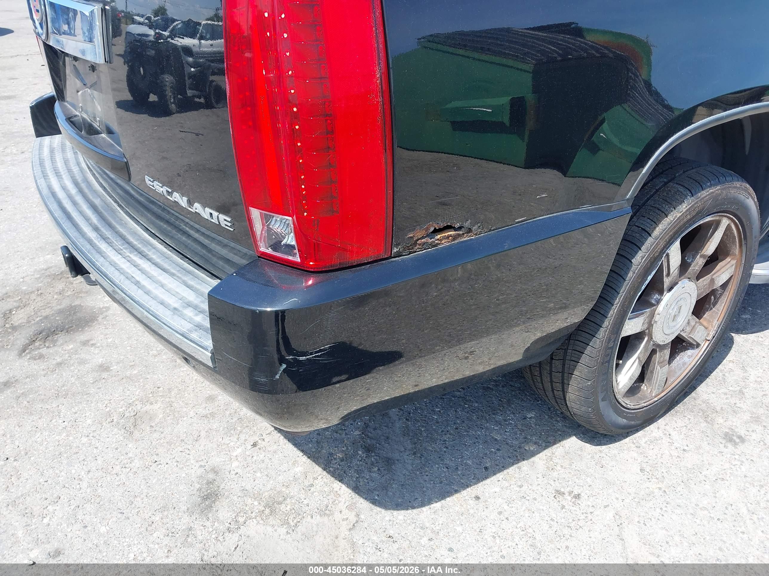 CADILLAC ESCALADE image 6