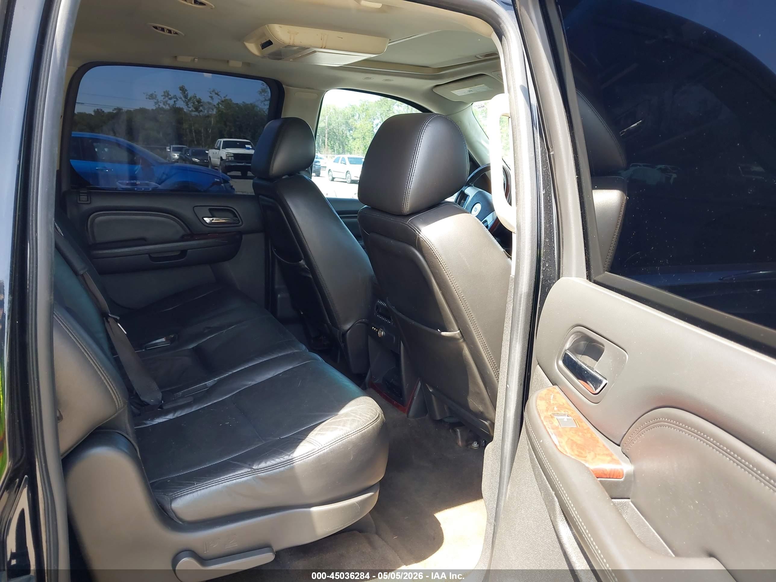 CADILLAC ESCALADE image 8