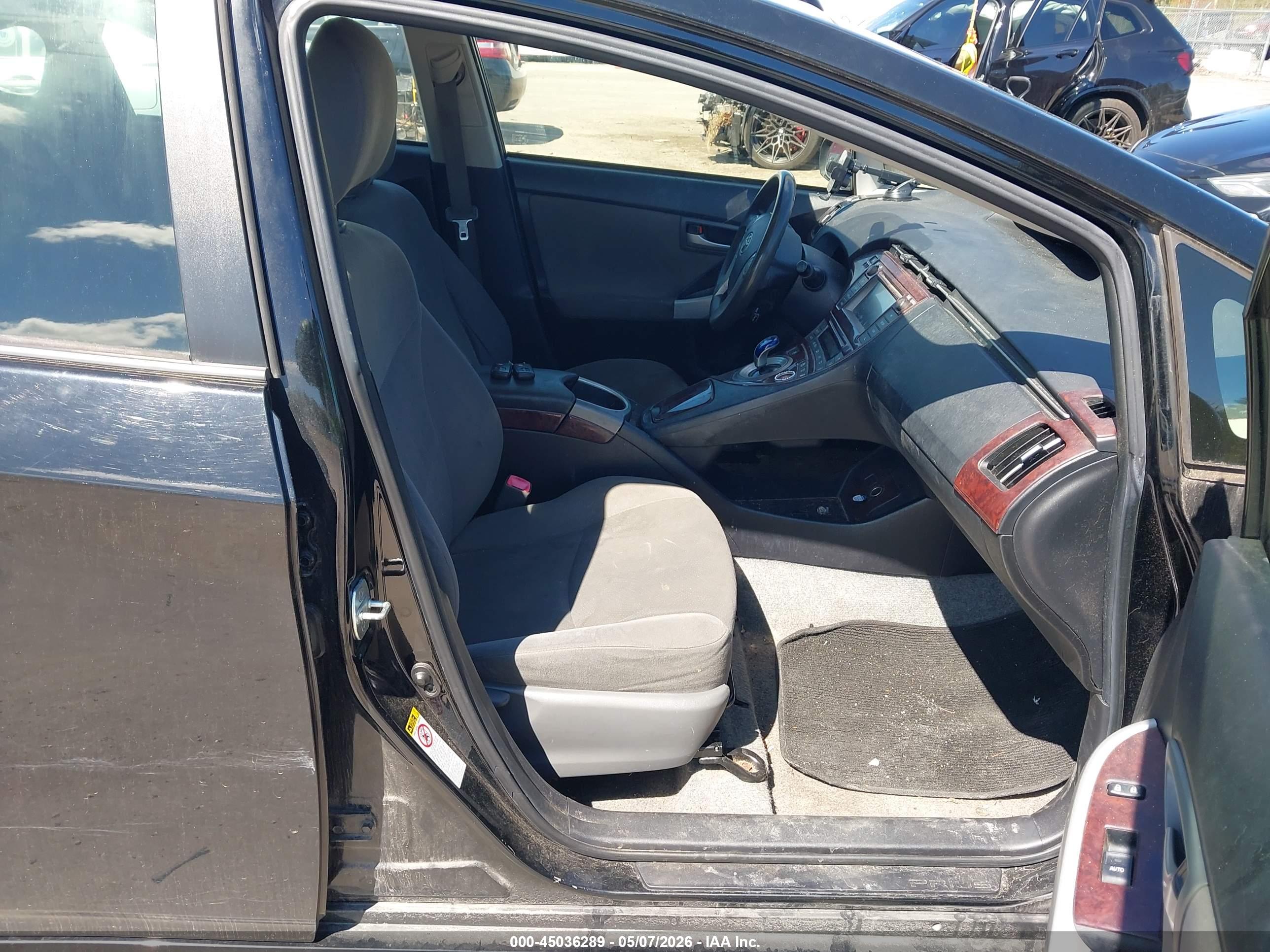 TOYOTA PRIUS image 5