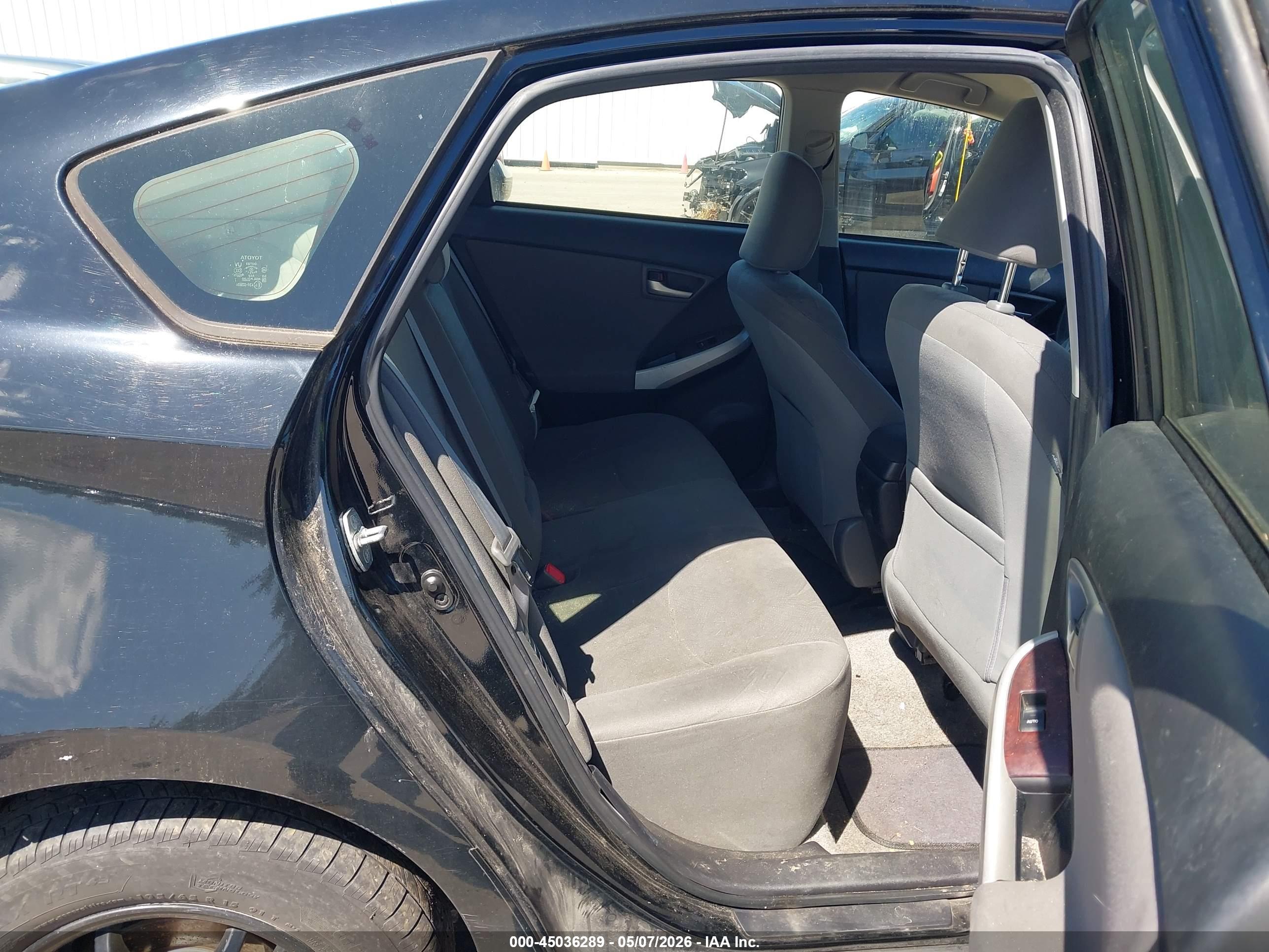 TOYOTA PRIUS image 8