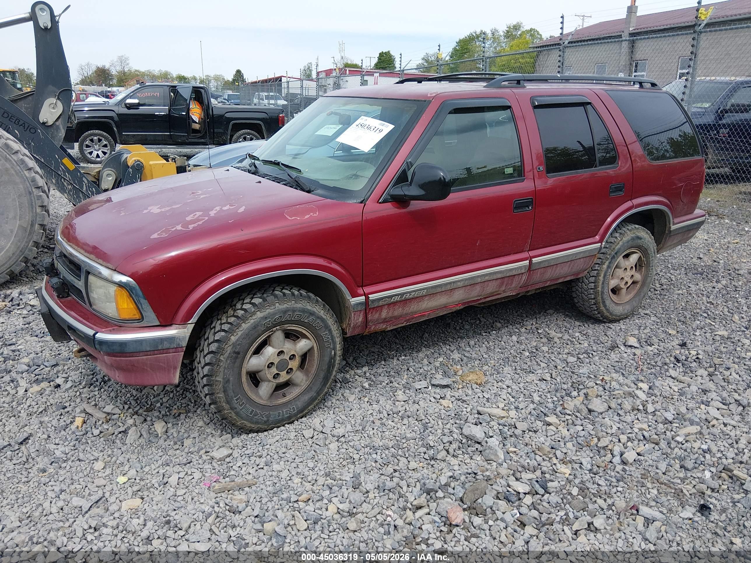 CHEVROLET BLAZER image 2