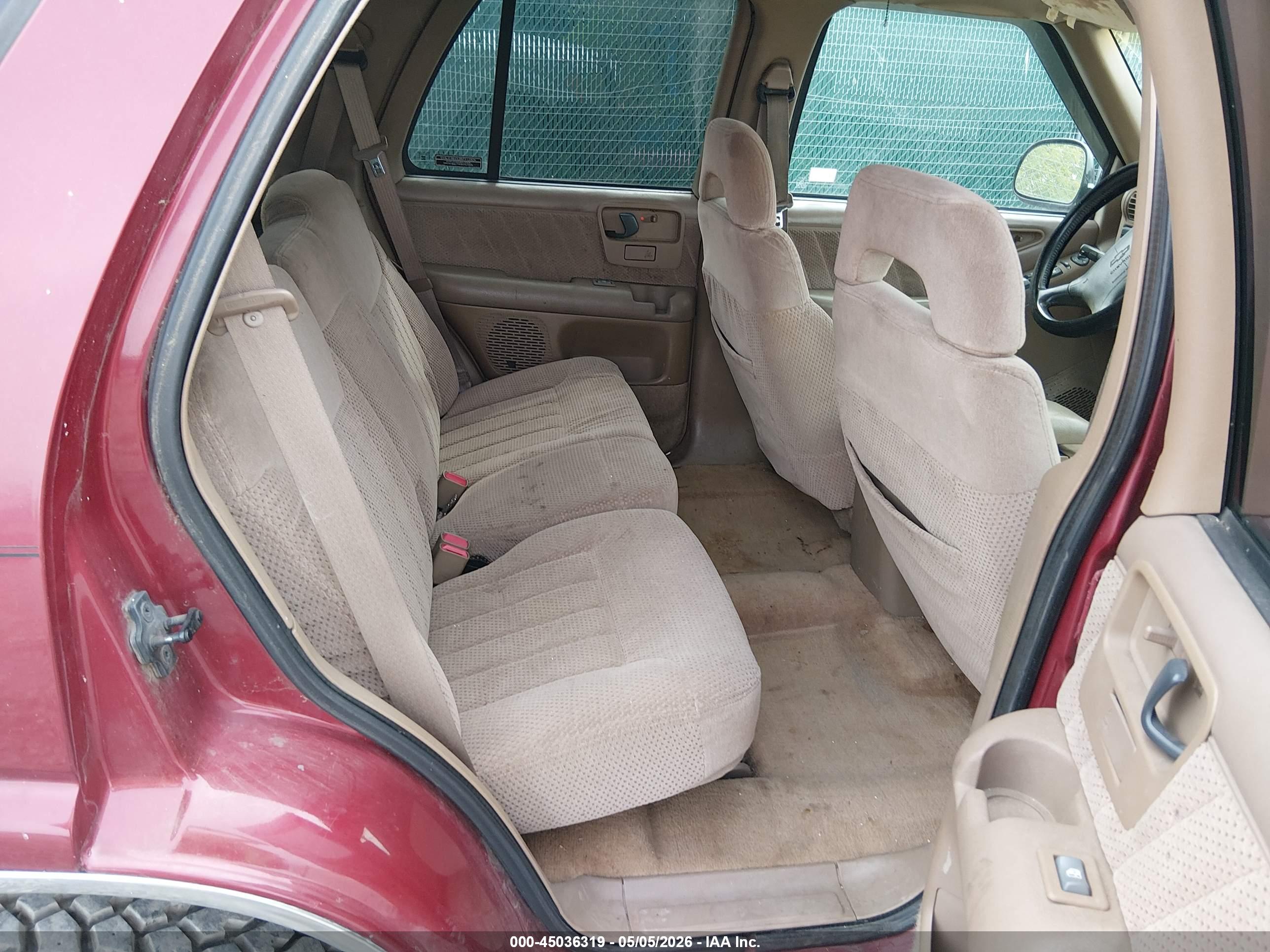 CHEVROLET BLAZER image 8