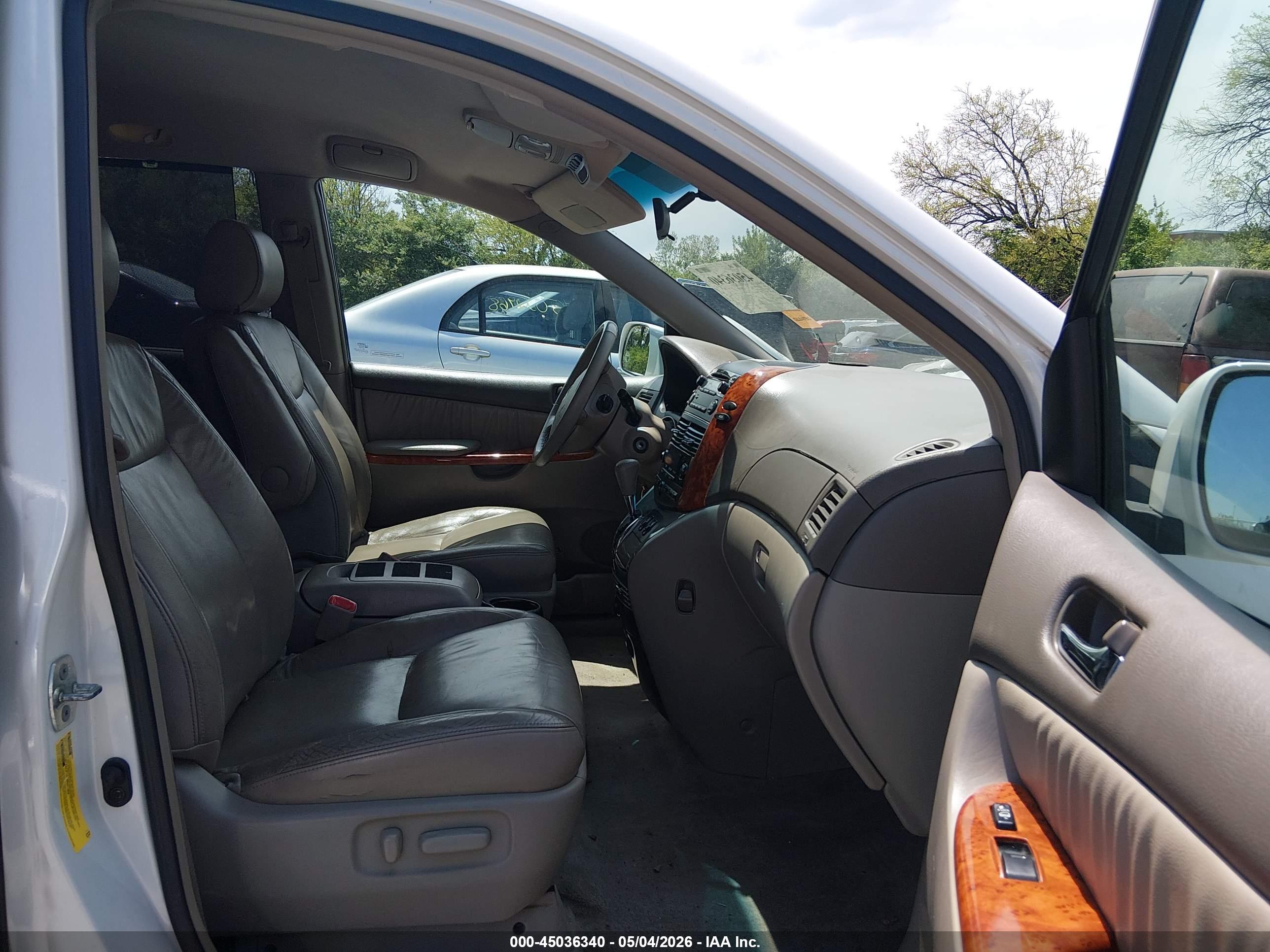 TOYOTA SIENNA image 5