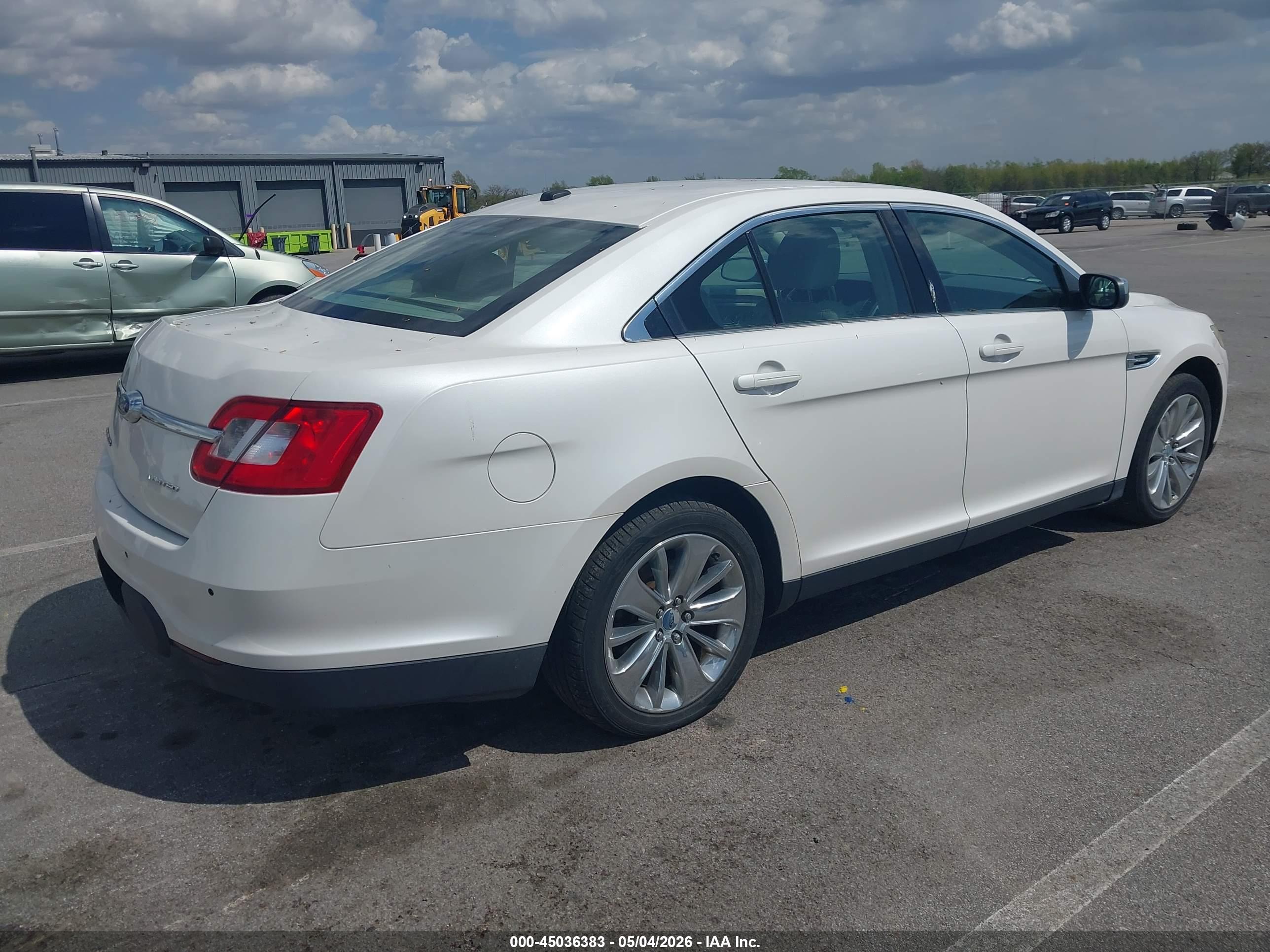 FORD TAURUS image 4
