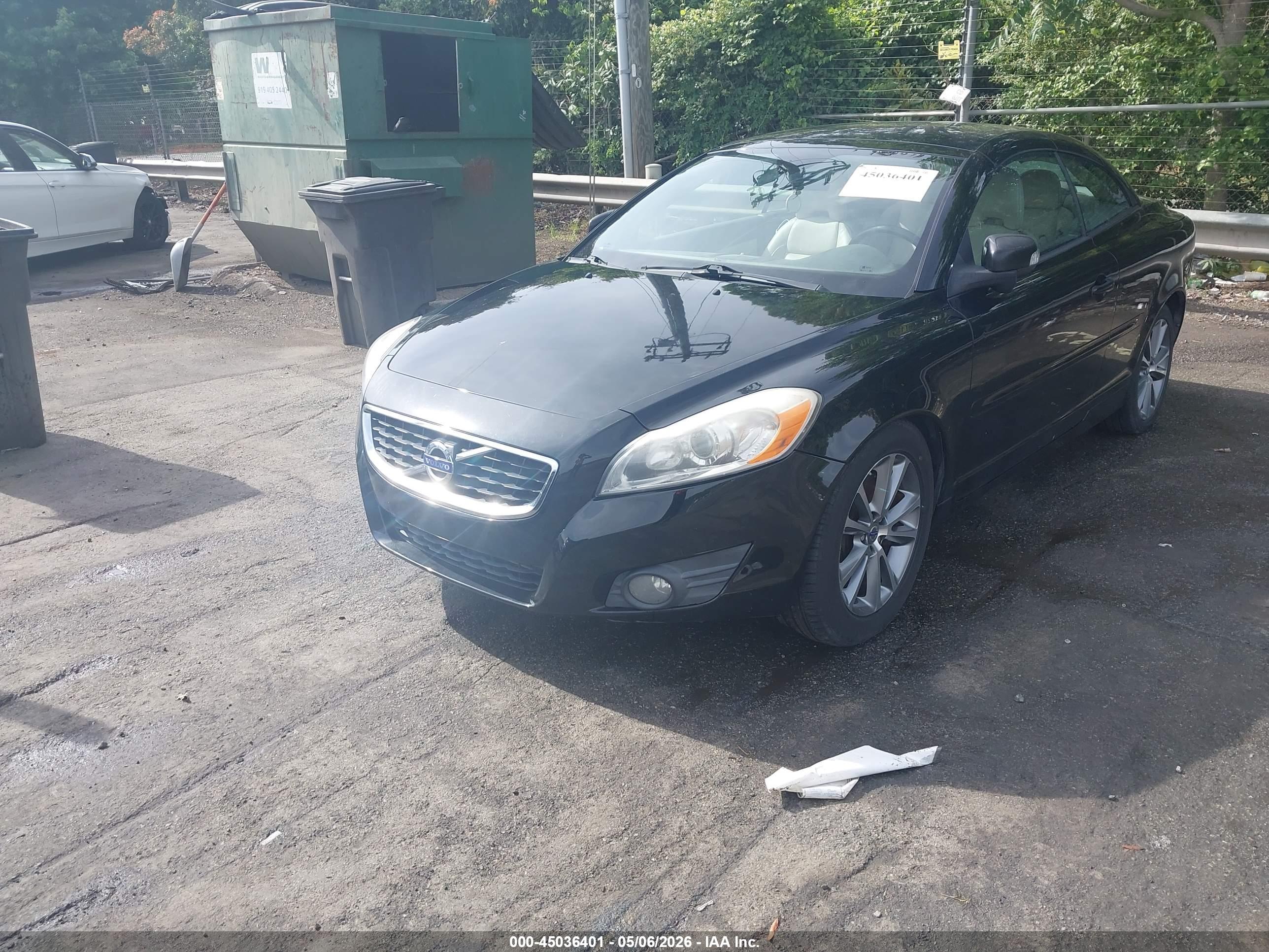 VOLVO C70 image 2