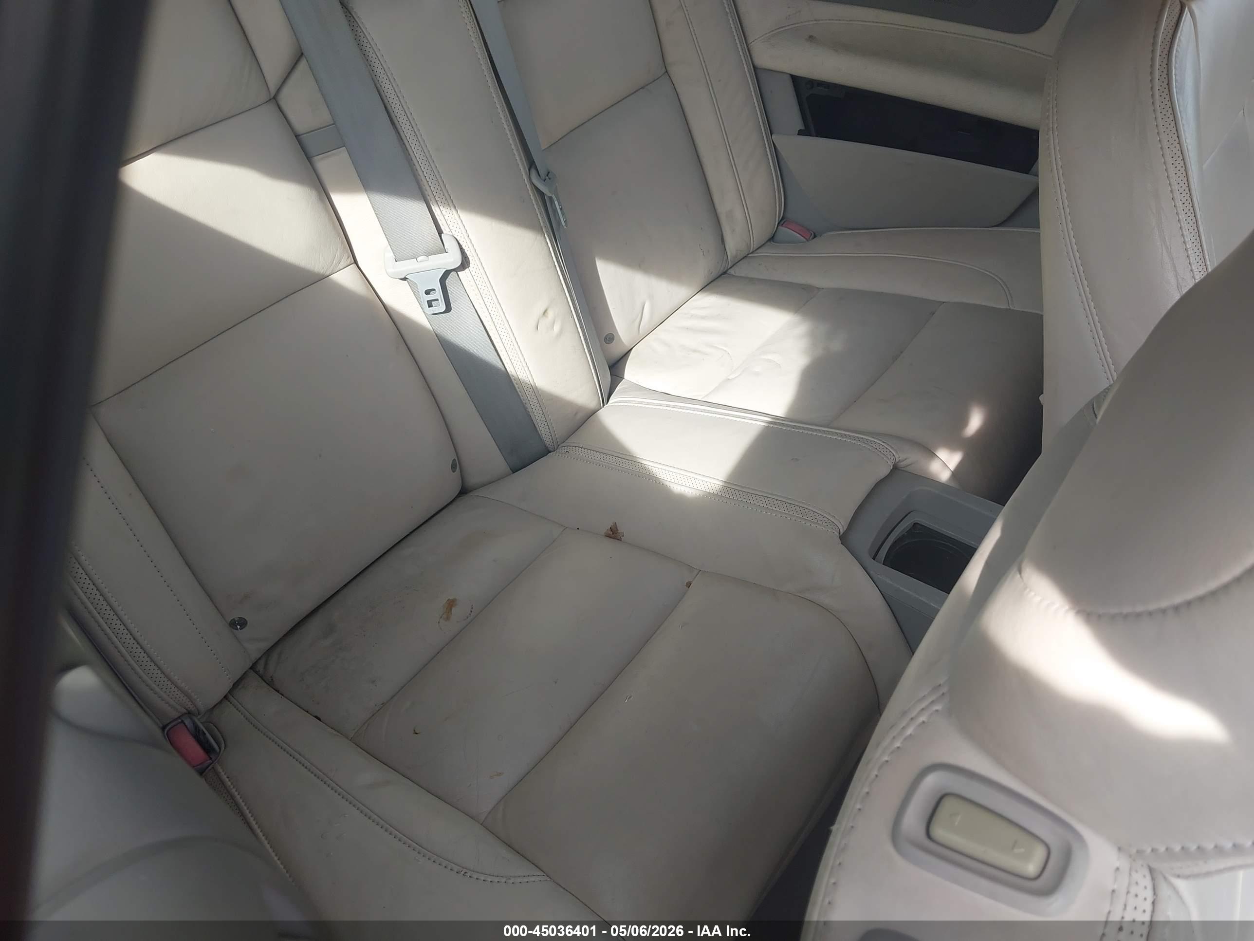 VOLVO C70 image 8