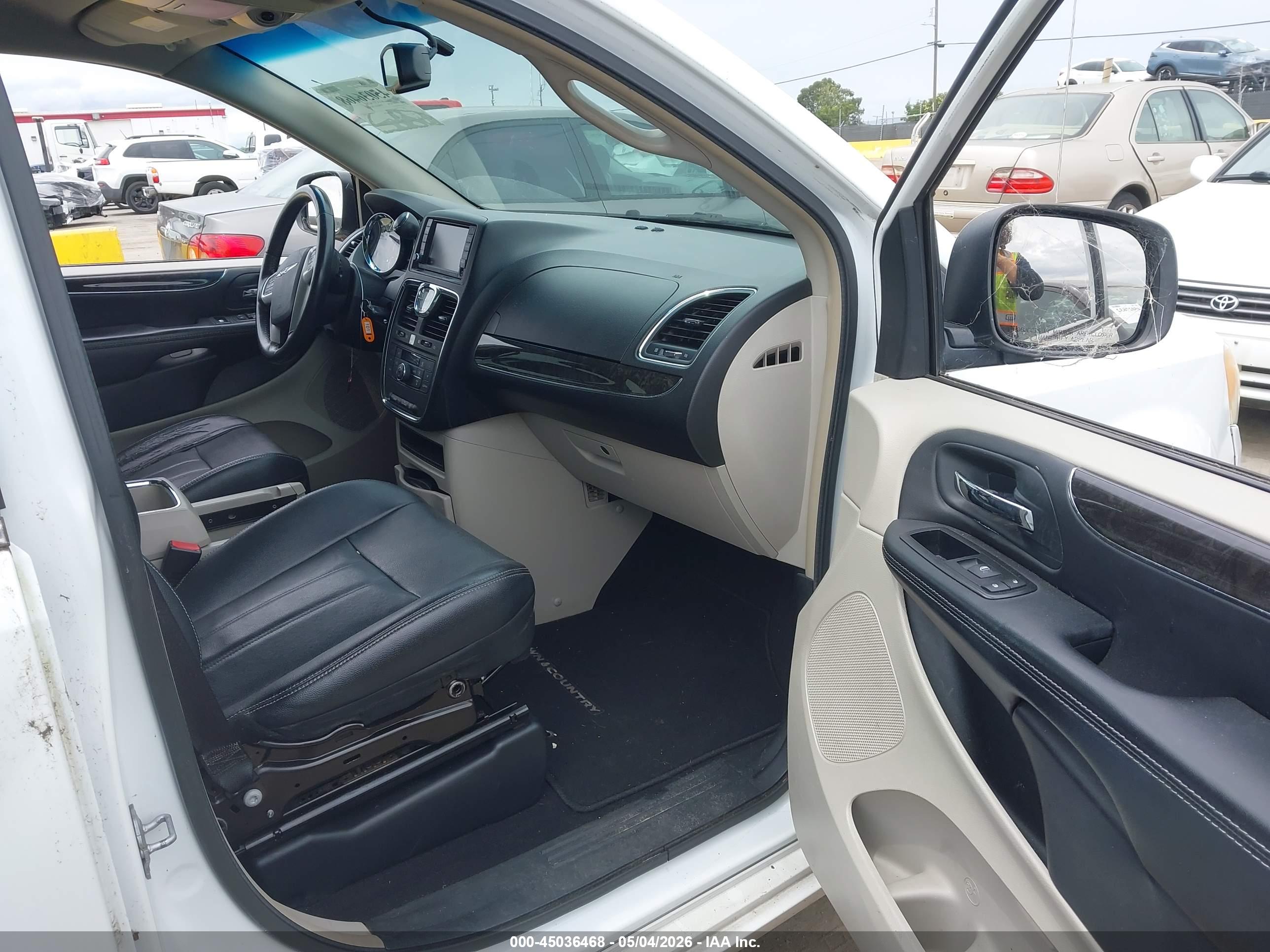 CHRYSLER TOWN image 5