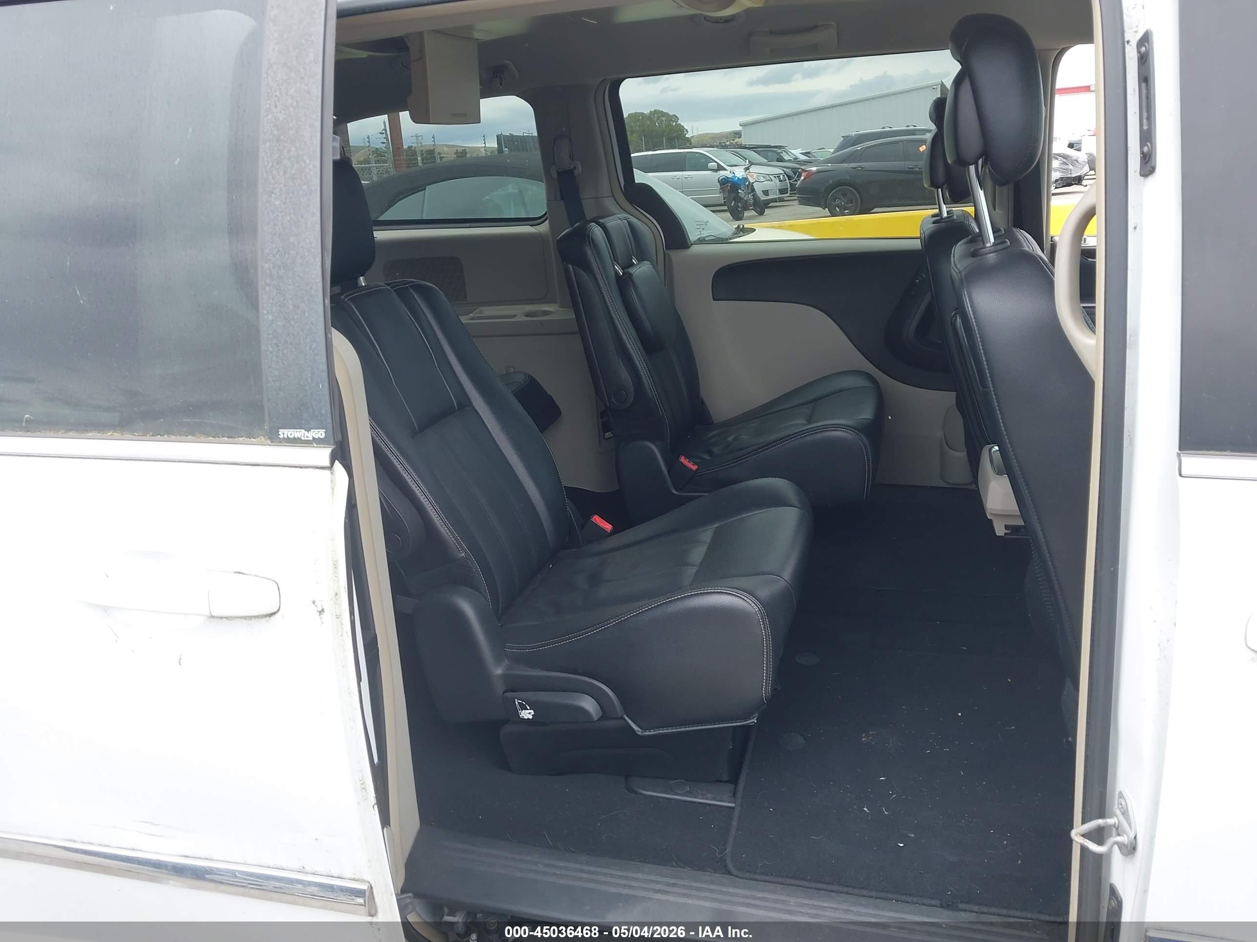CHRYSLER TOWN image 8