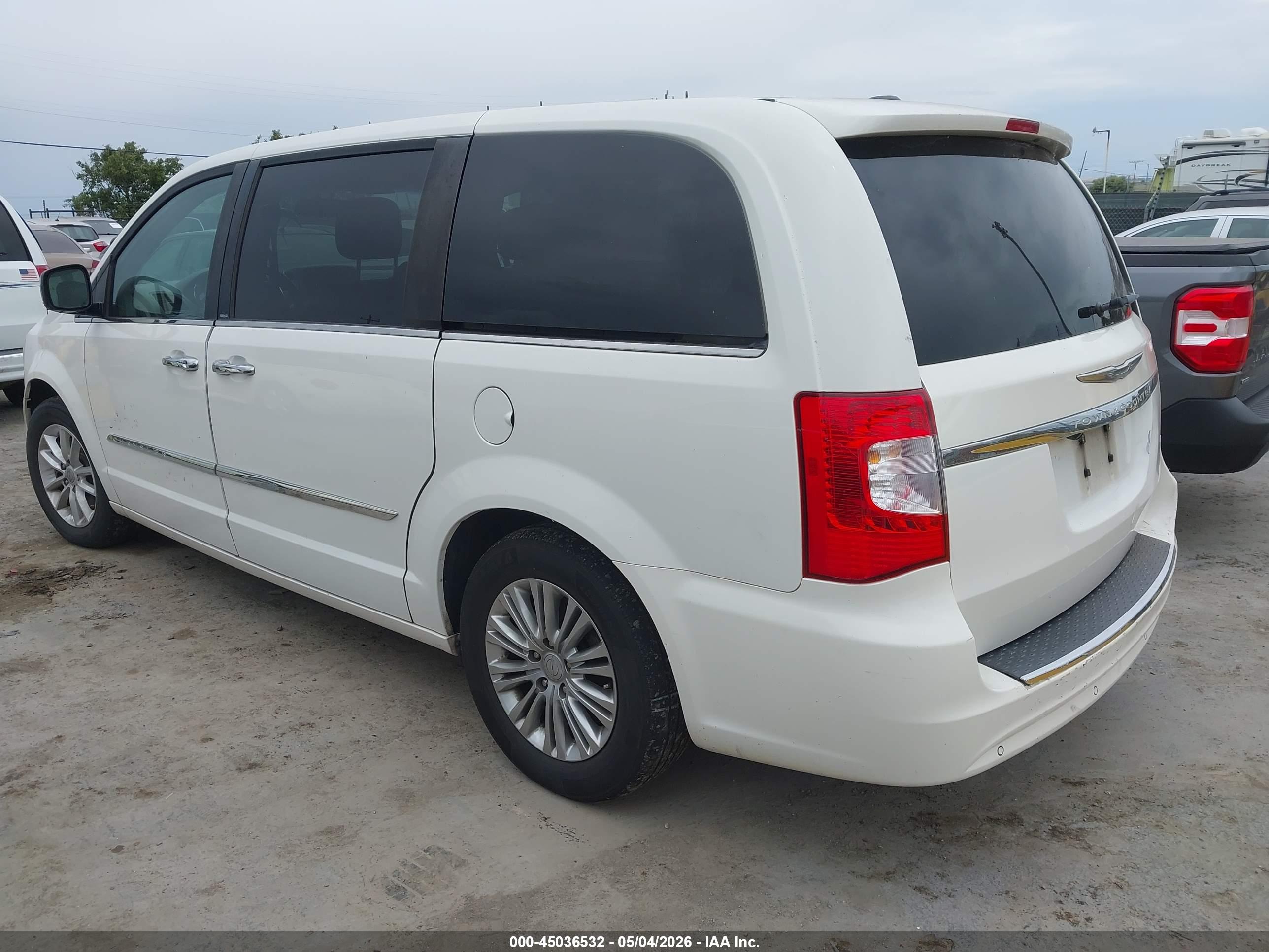 CHRYSLER TOWN image 3