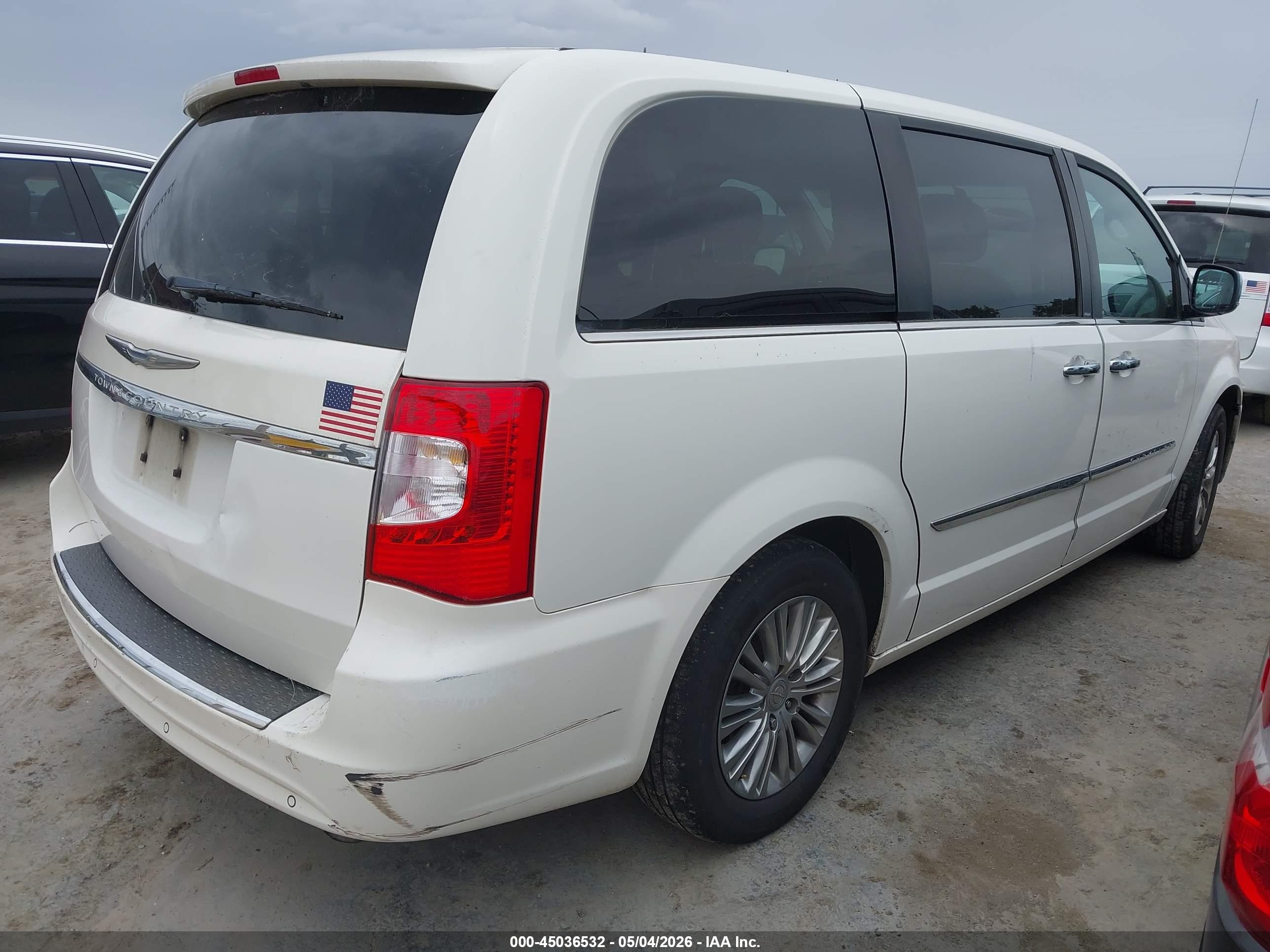 CHRYSLER TOWN image 4