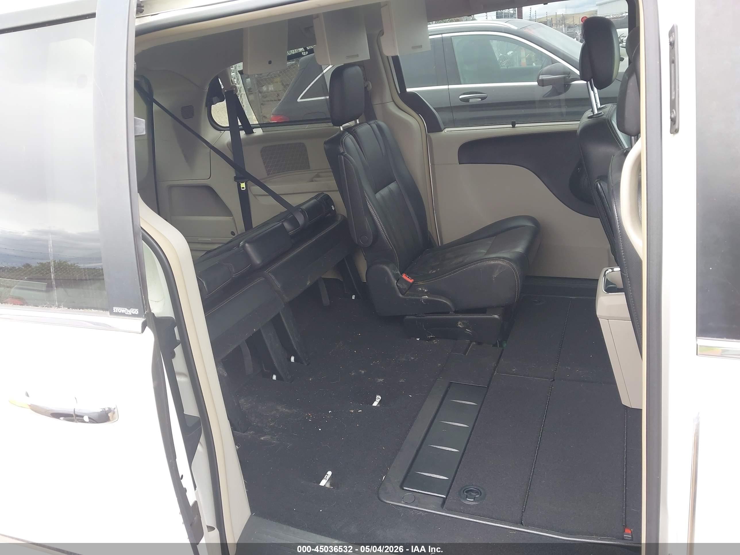 CHRYSLER TOWN image 8