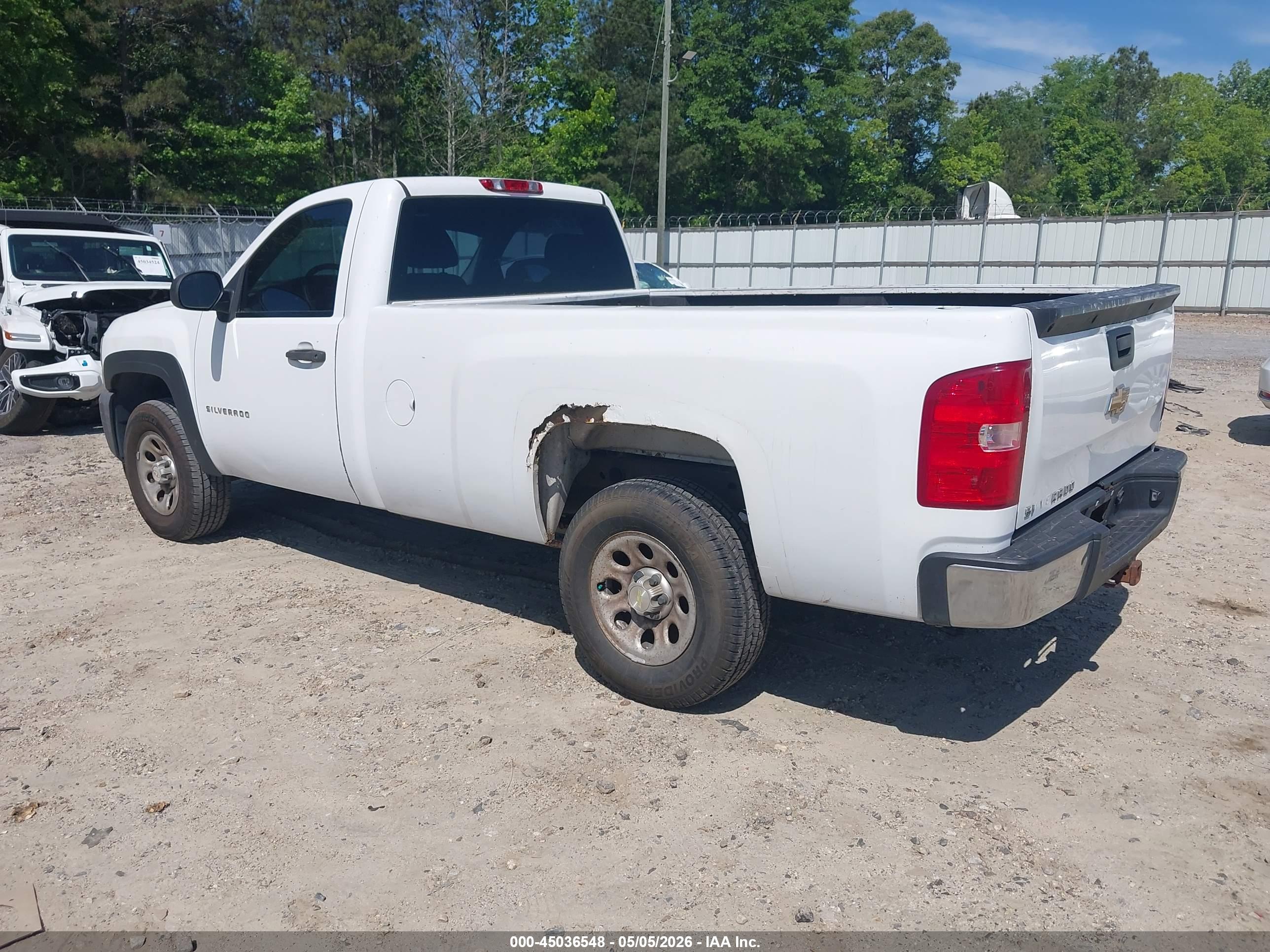 CHEVROLET SILVERADO image 3