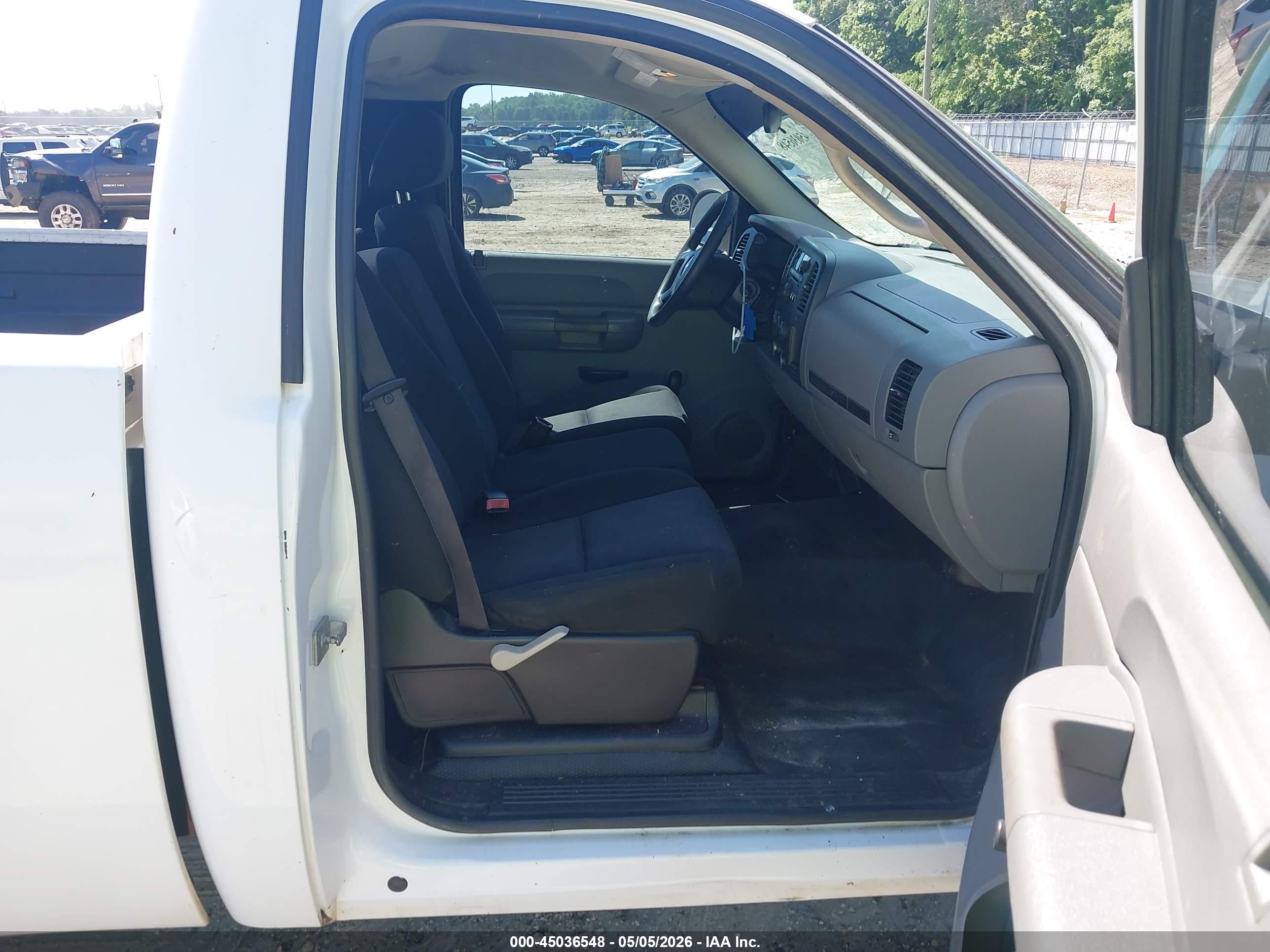 CHEVROLET SILVERADO image 5