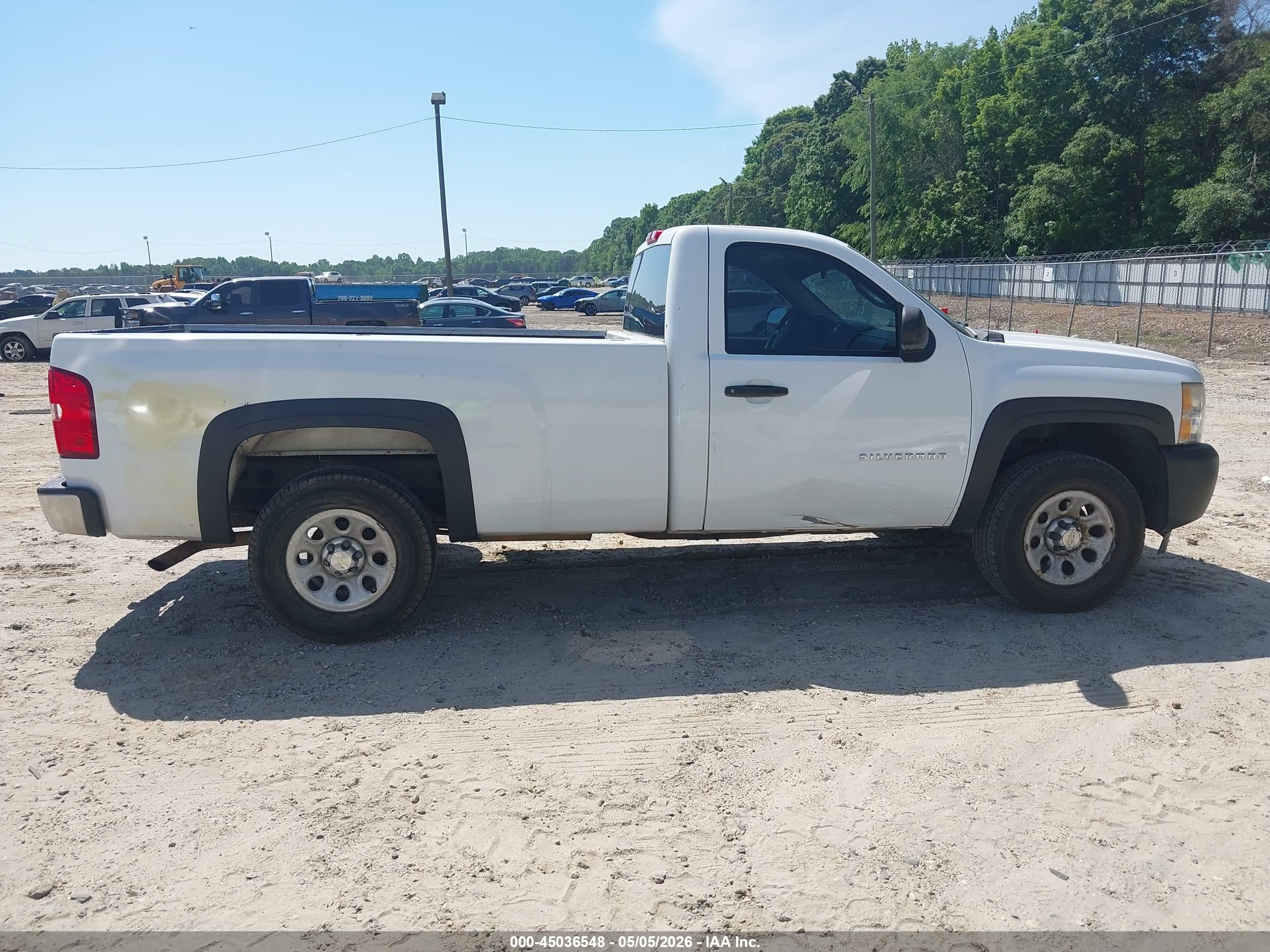 CHEVROLET SILVERADO image 6