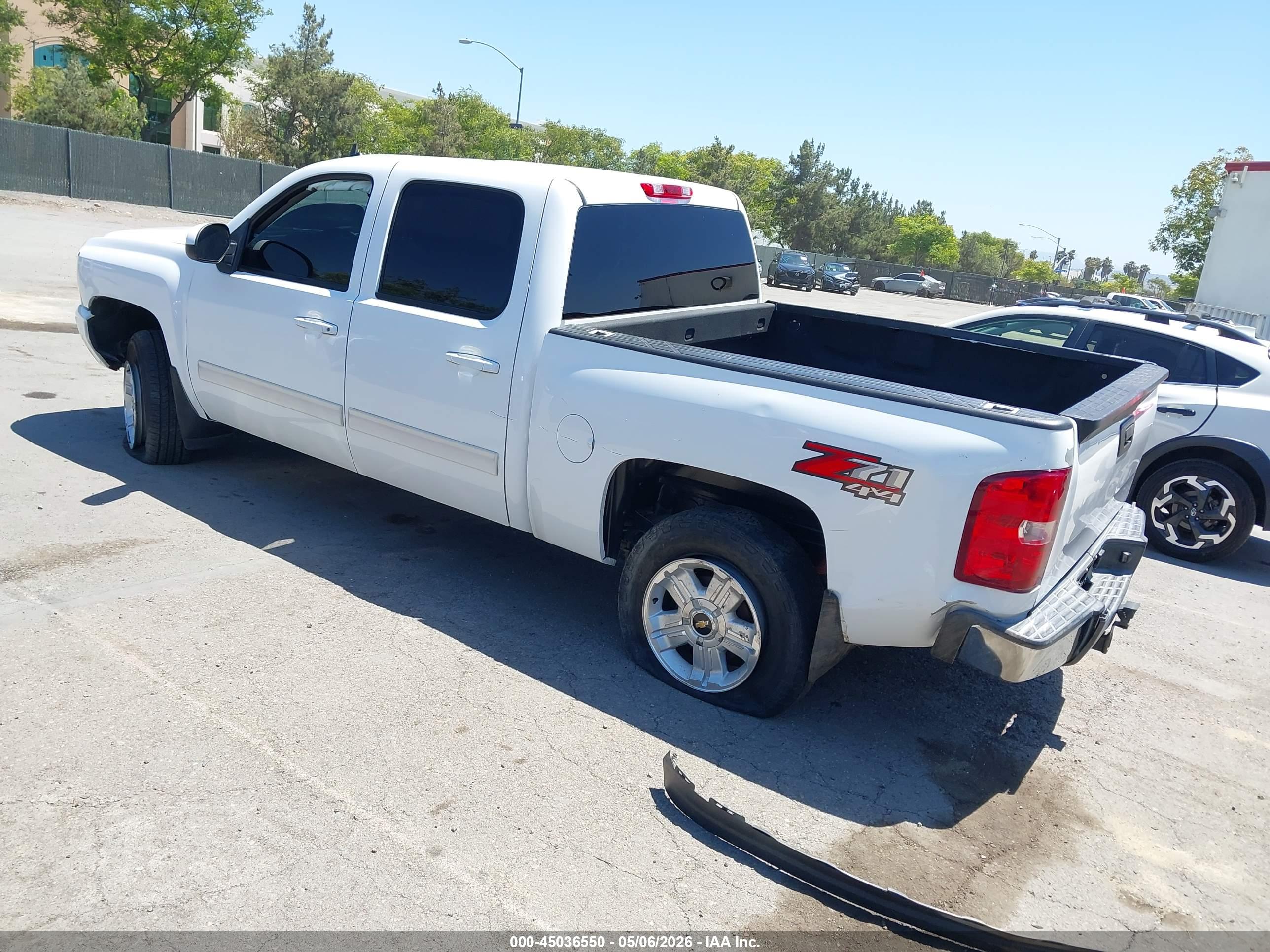 CHEVROLET SILVERADO image 3