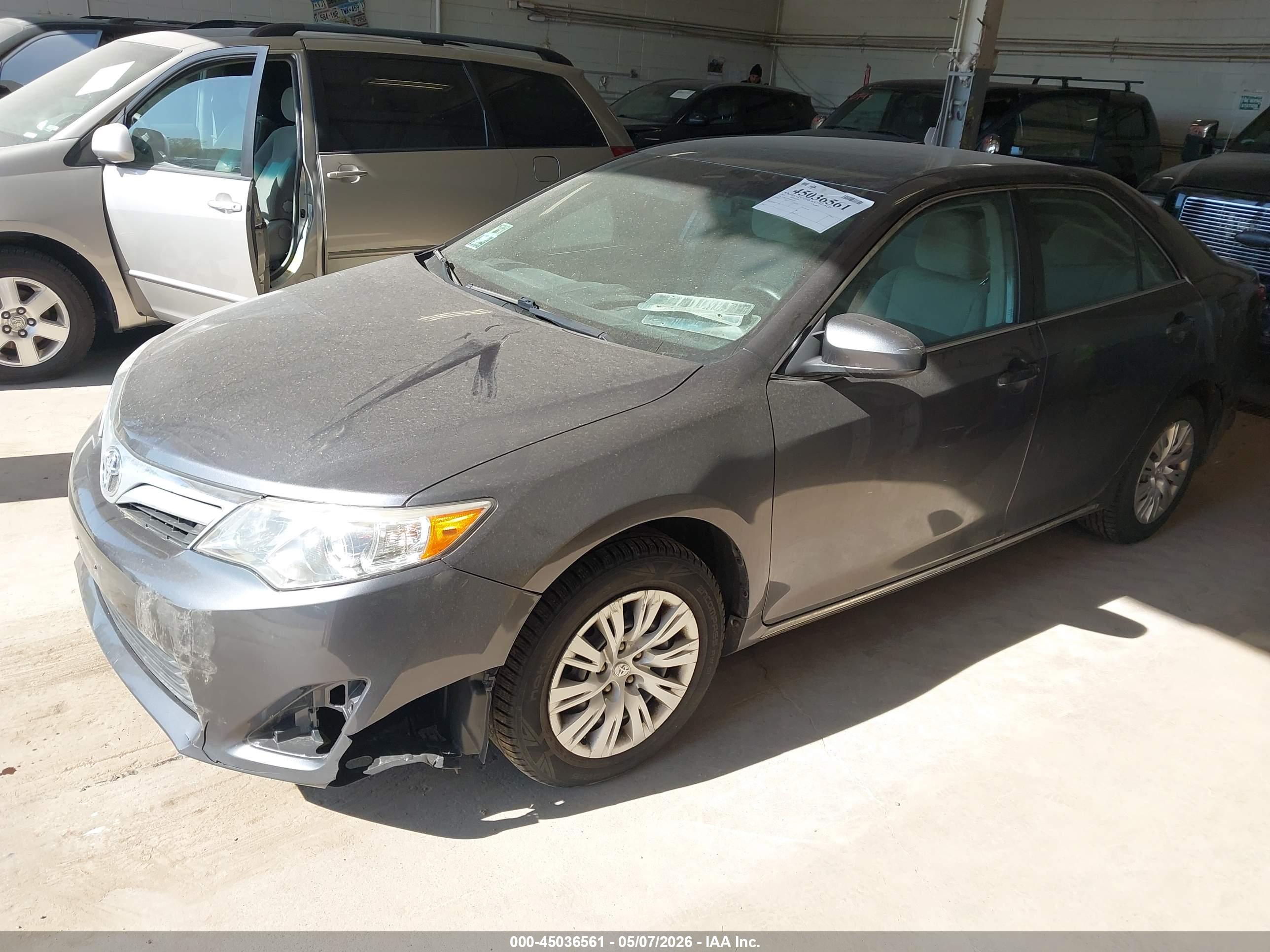 TOYOTA CAMRY image 2
