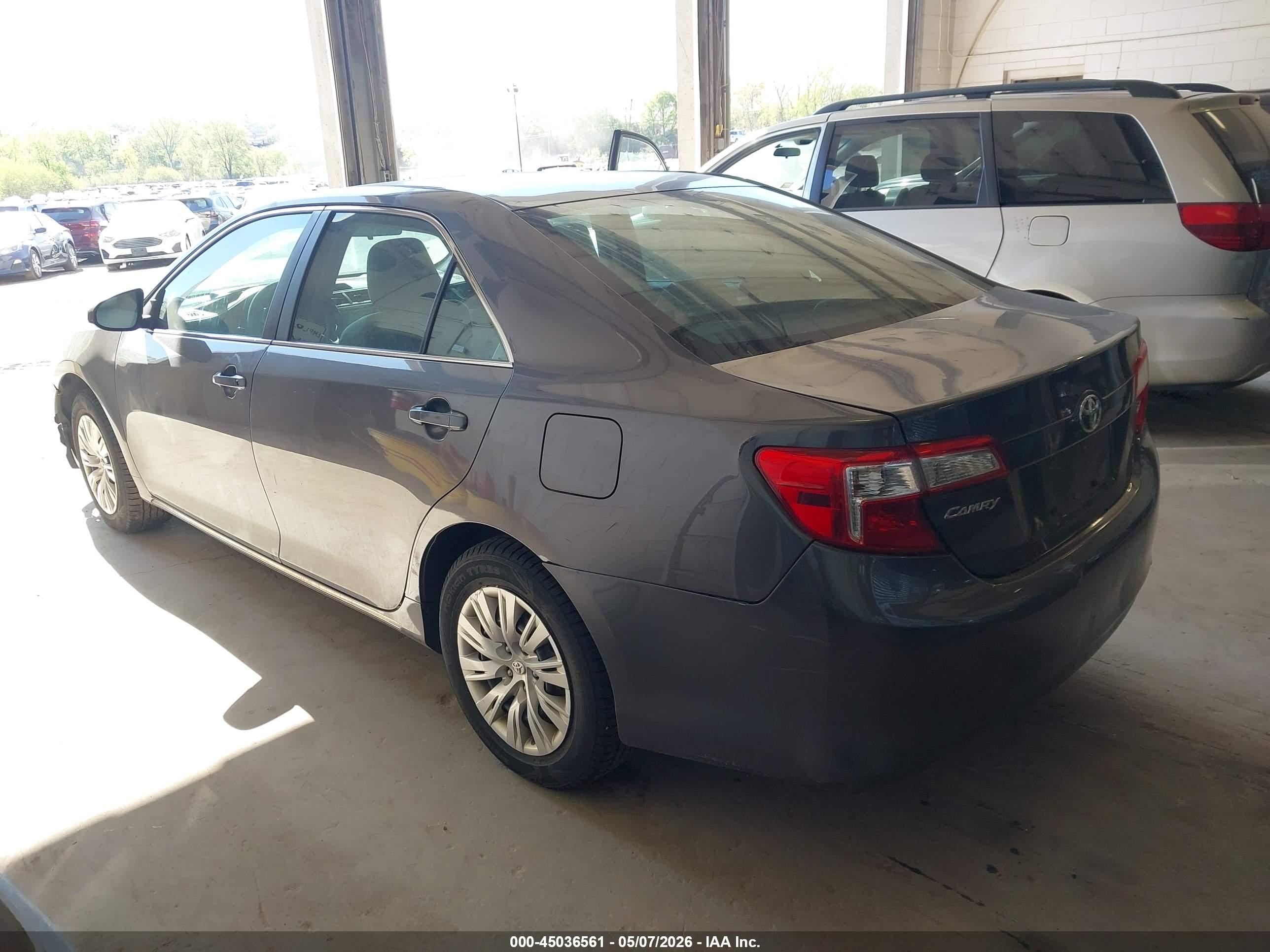 TOYOTA CAMRY image 3