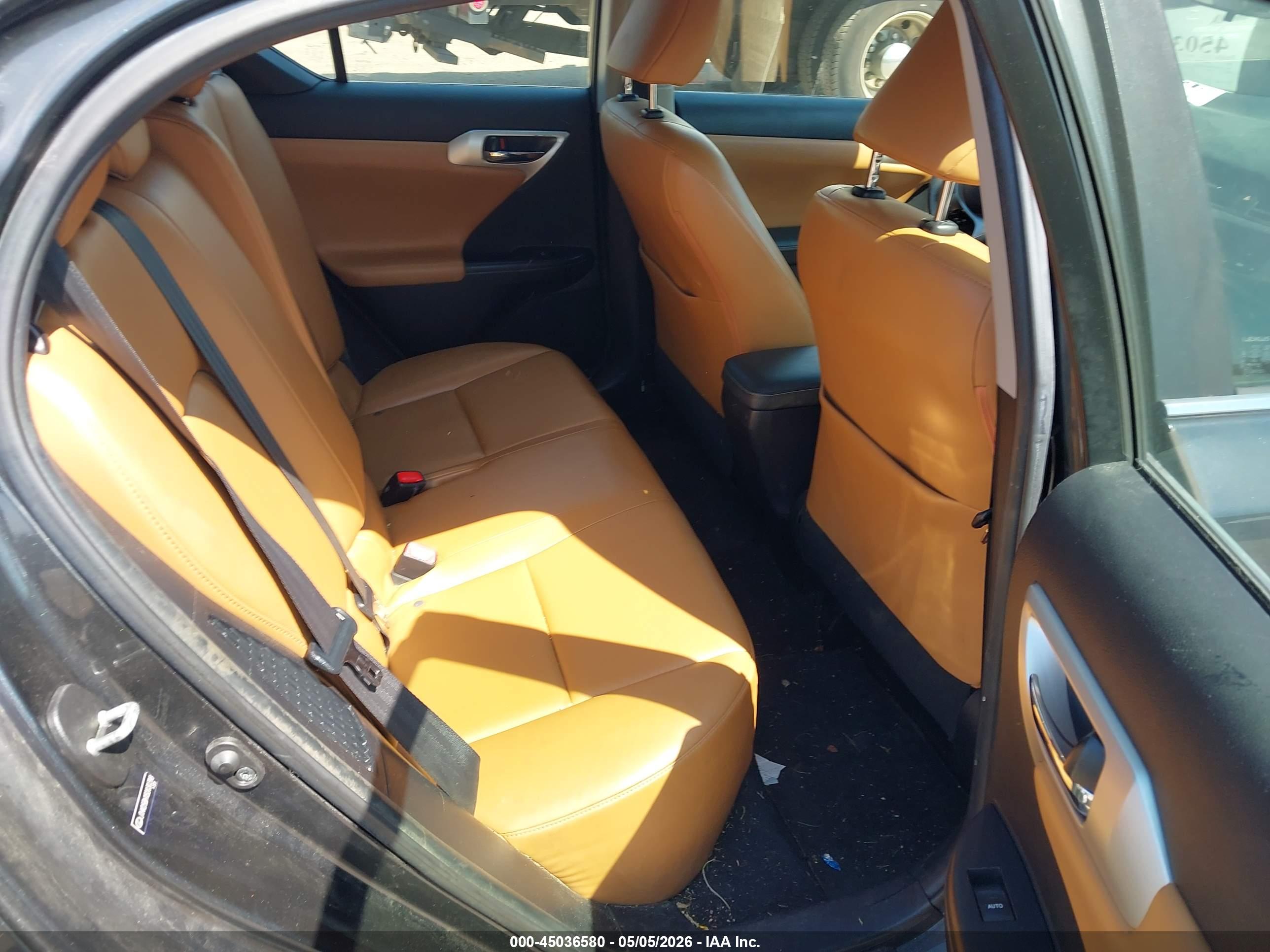 LEXUS CT image 8