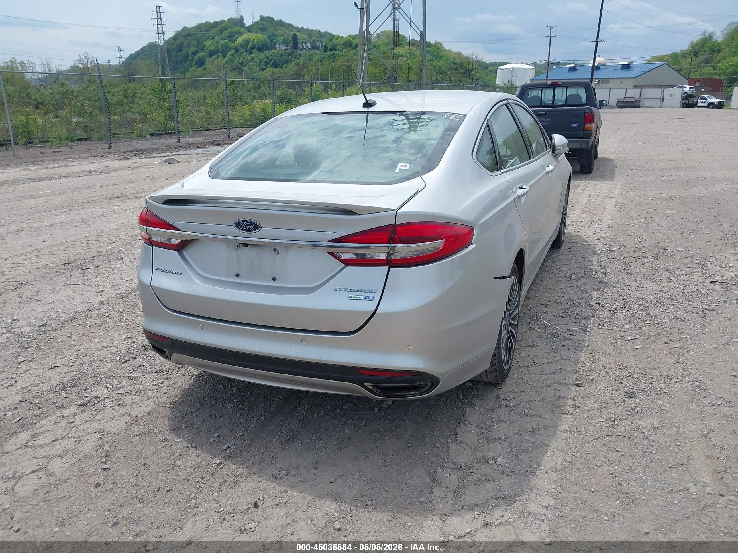 FORD FUSION image 4