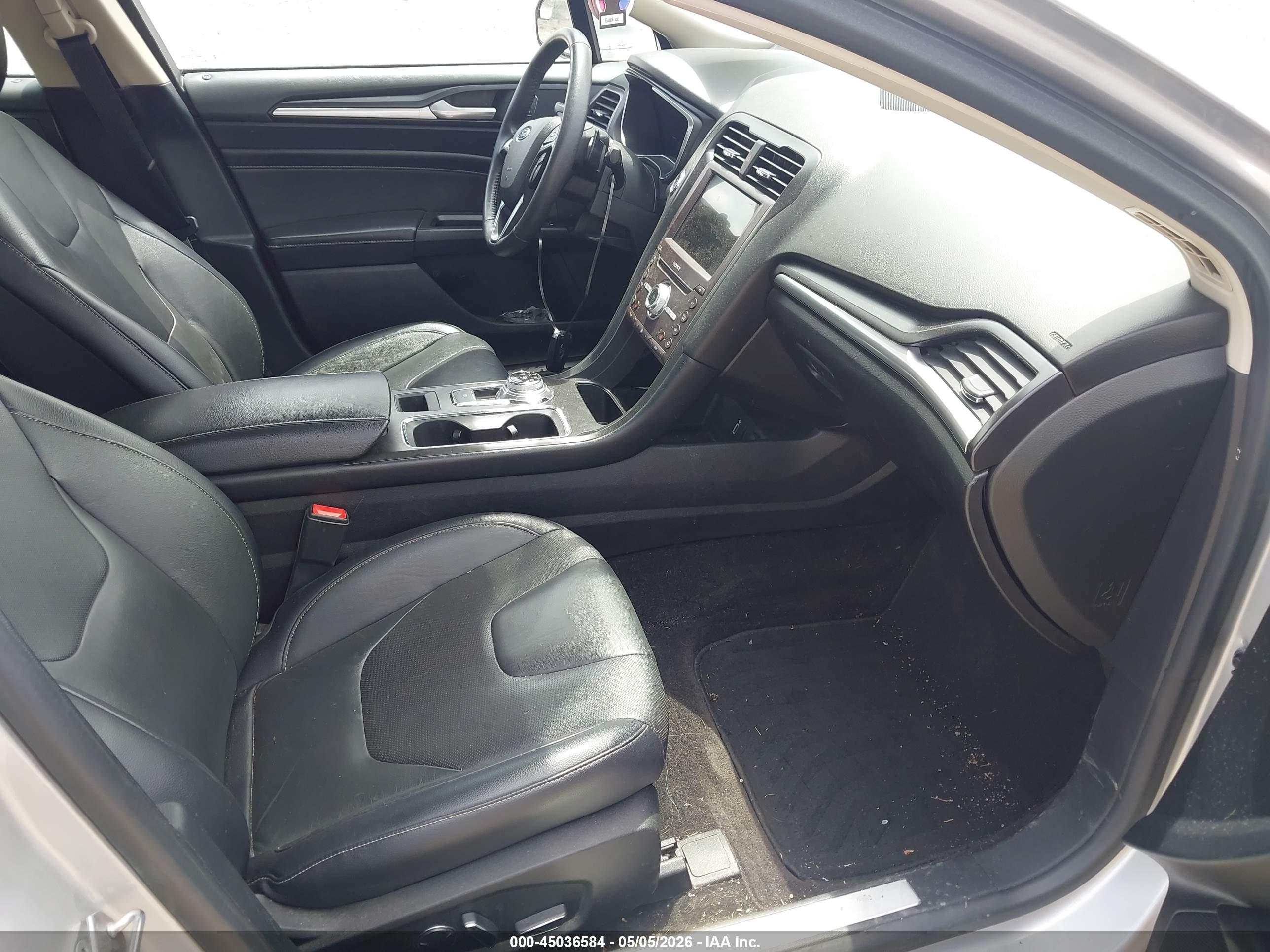 FORD FUSION image 5