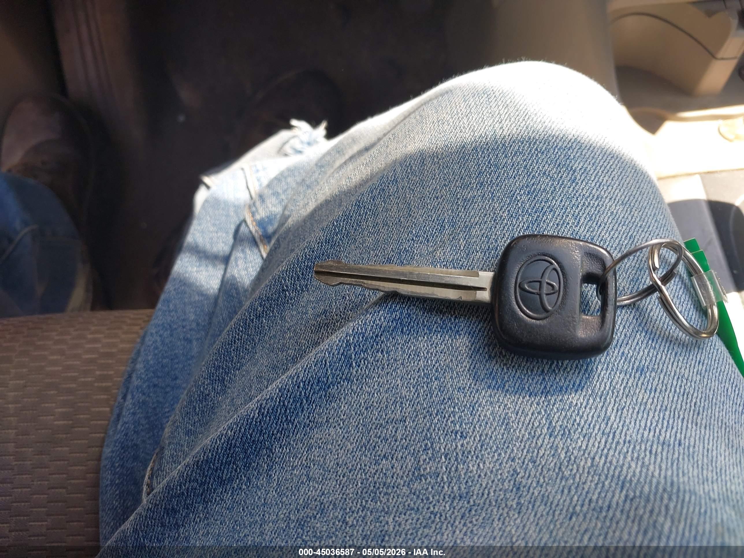 TOYOTA RAV4 image 11