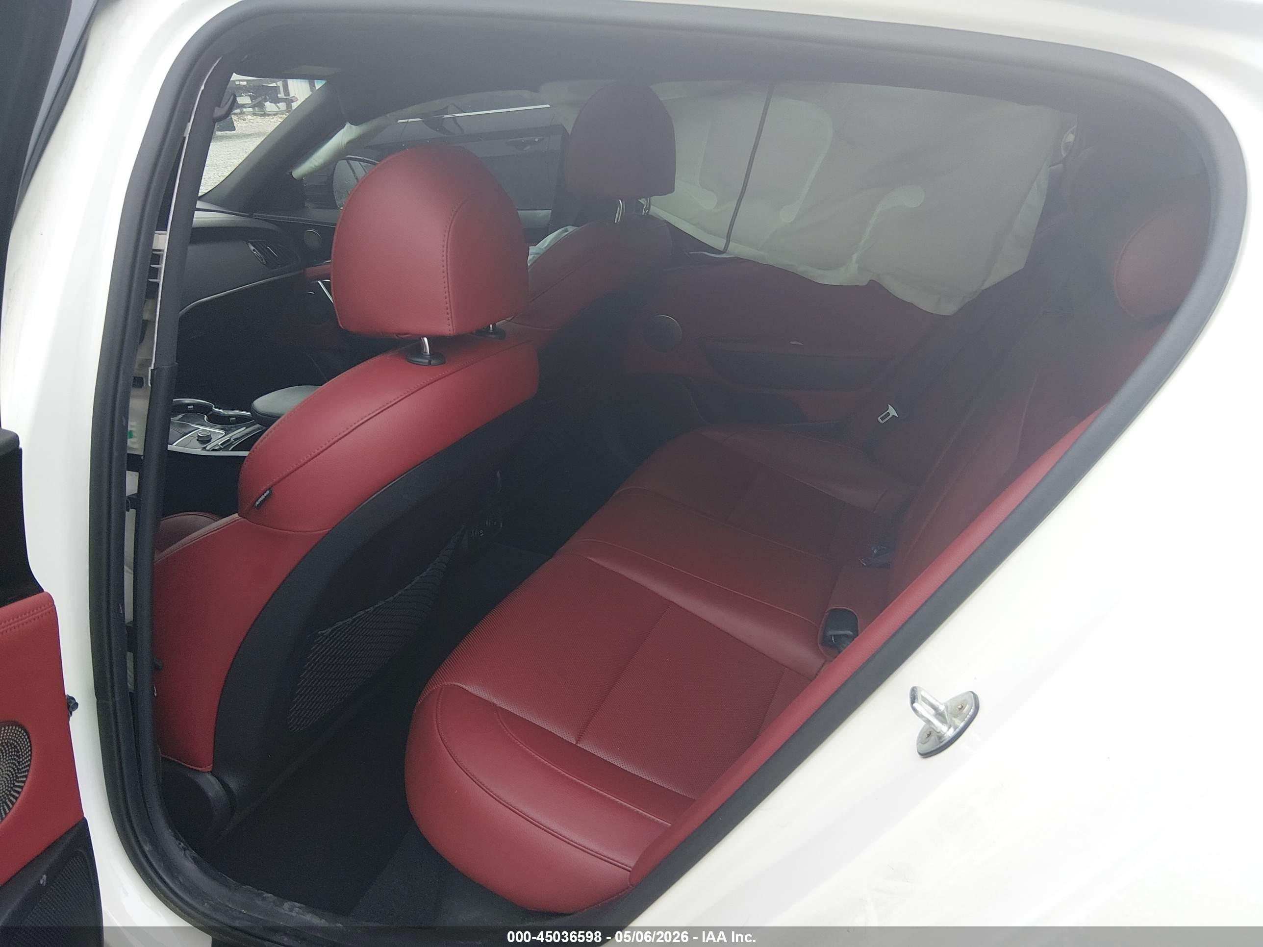 KIA STINGER image 8