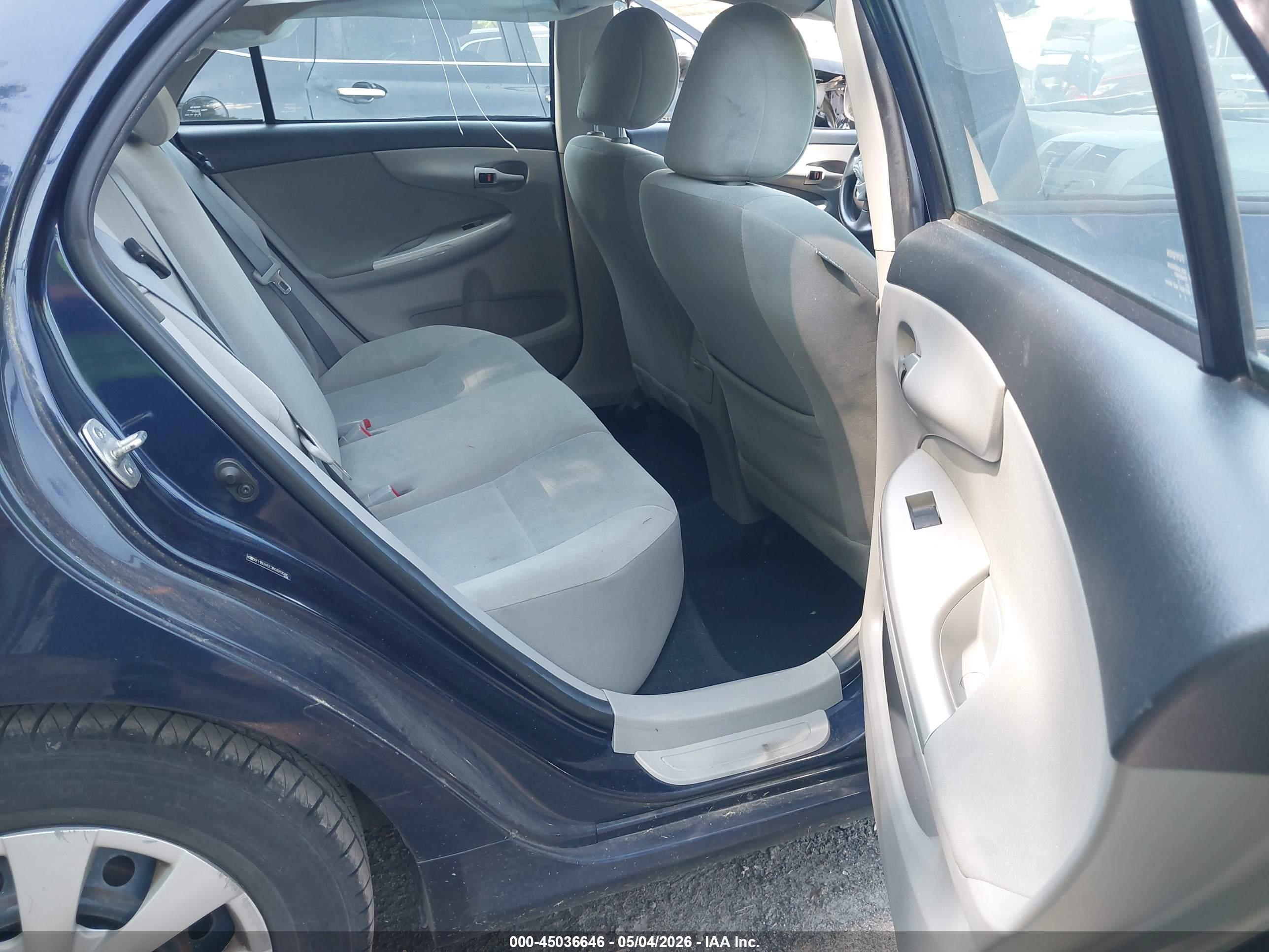 TOYOTA COROLLA image 8