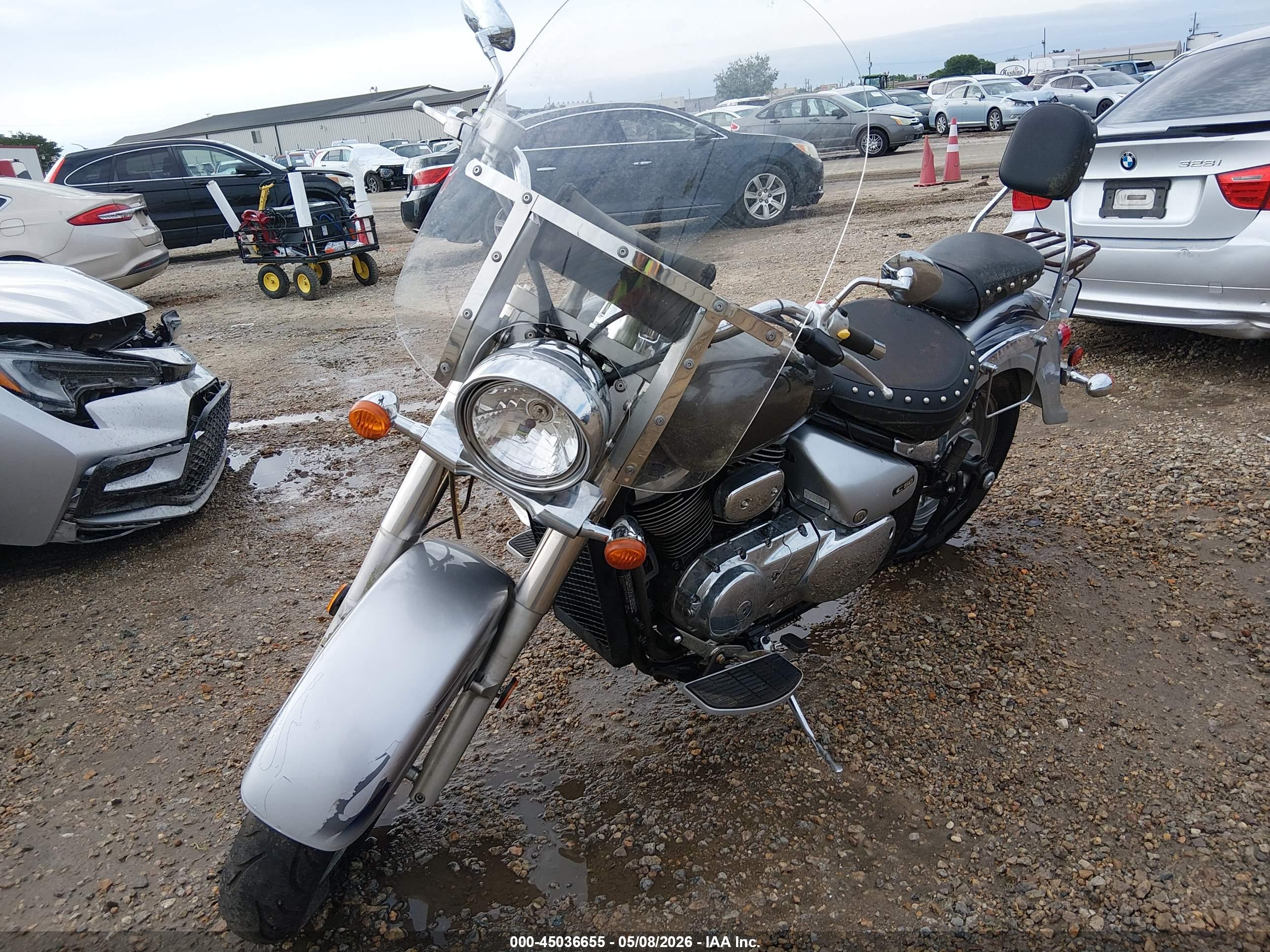SUZUKI VL800 image 2