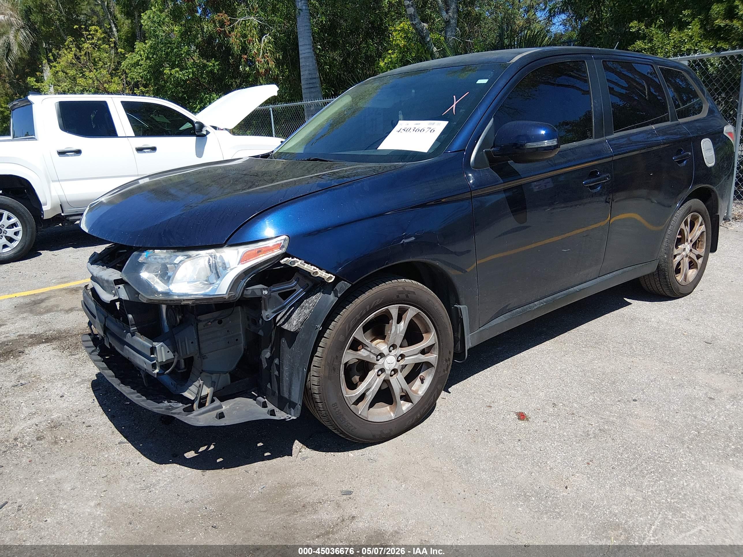 MITSUBISHI OUTLANDER image 2