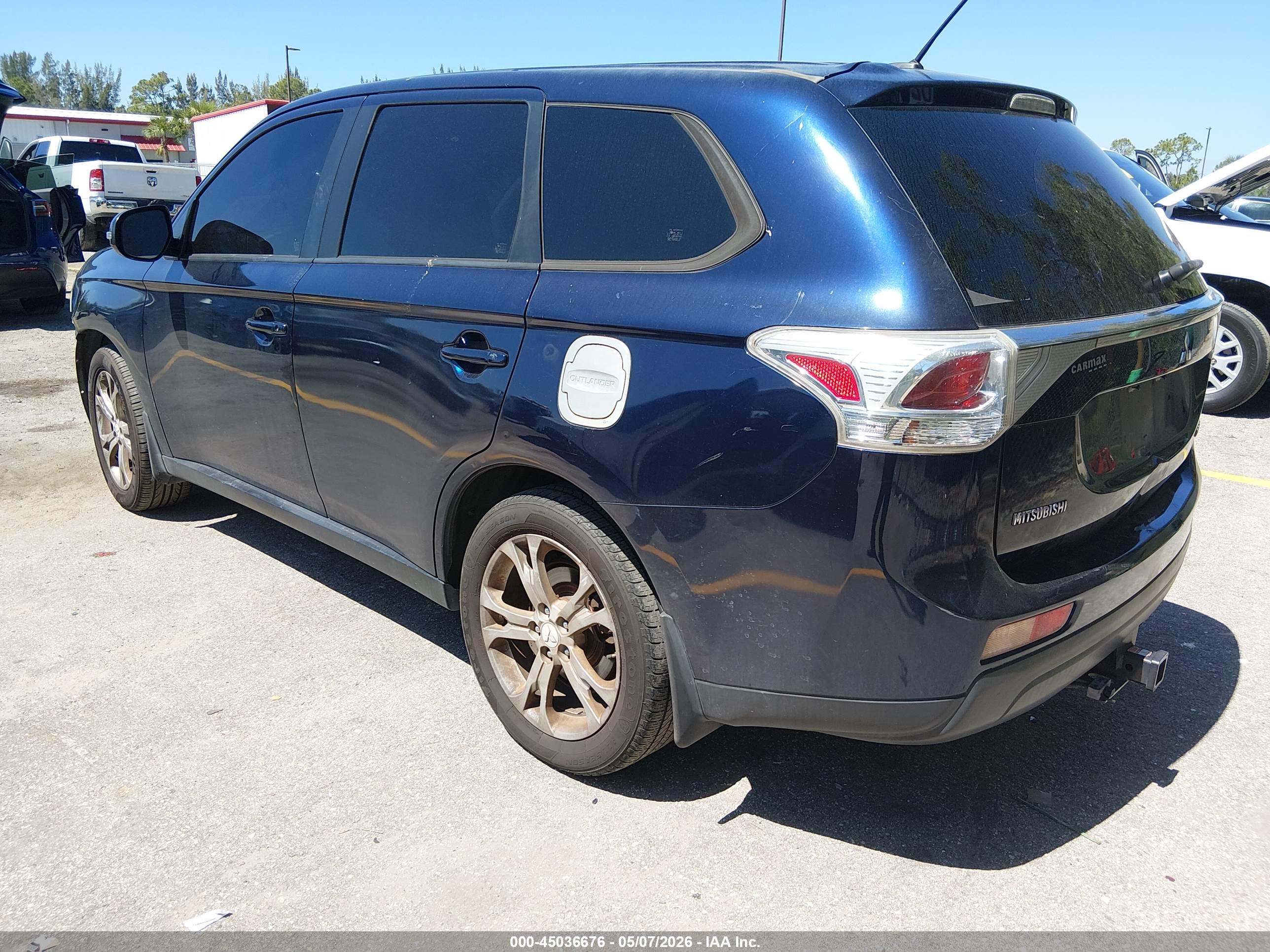 MITSUBISHI OUTLANDER image 3