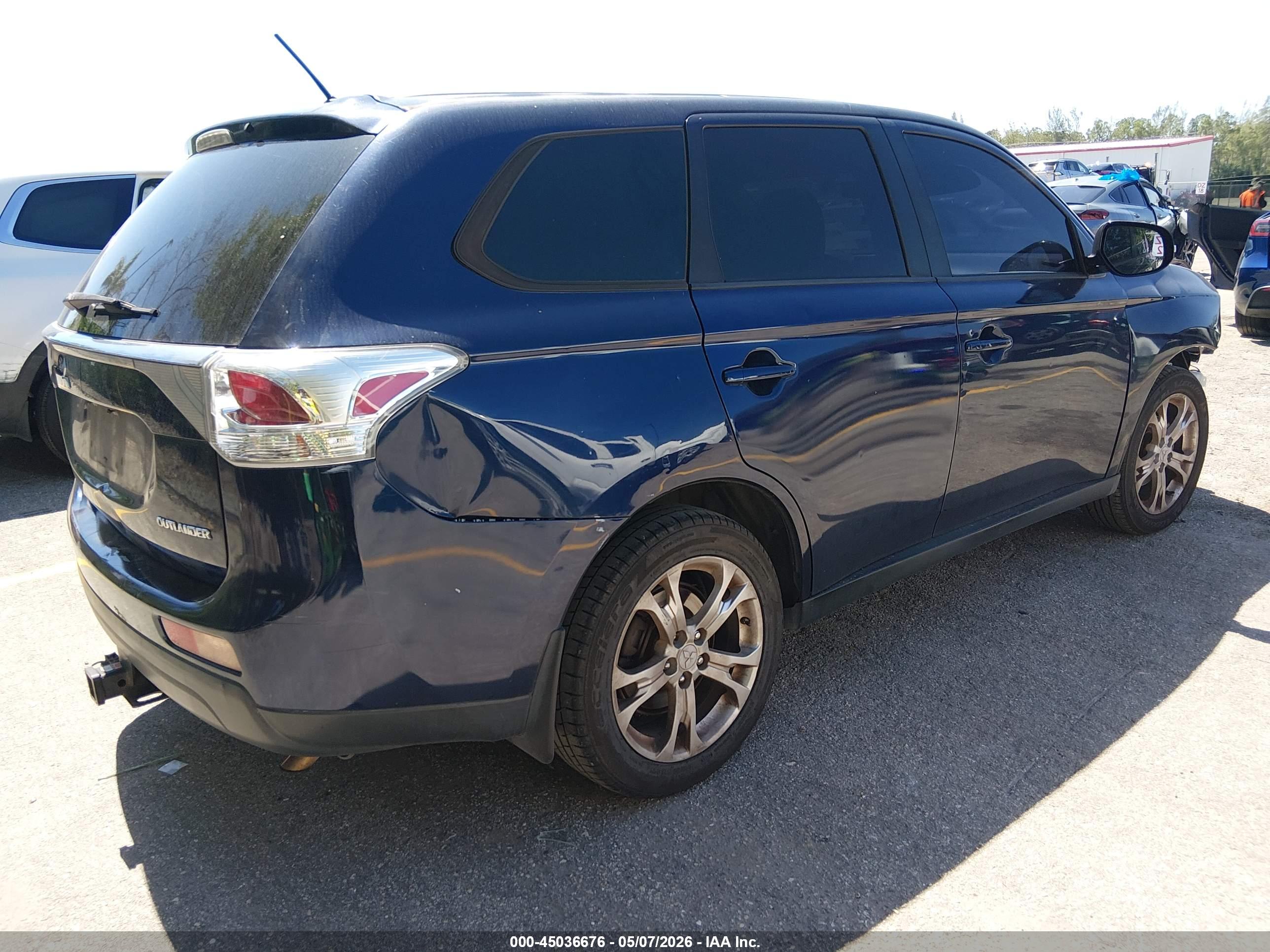 MITSUBISHI OUTLANDER image 4