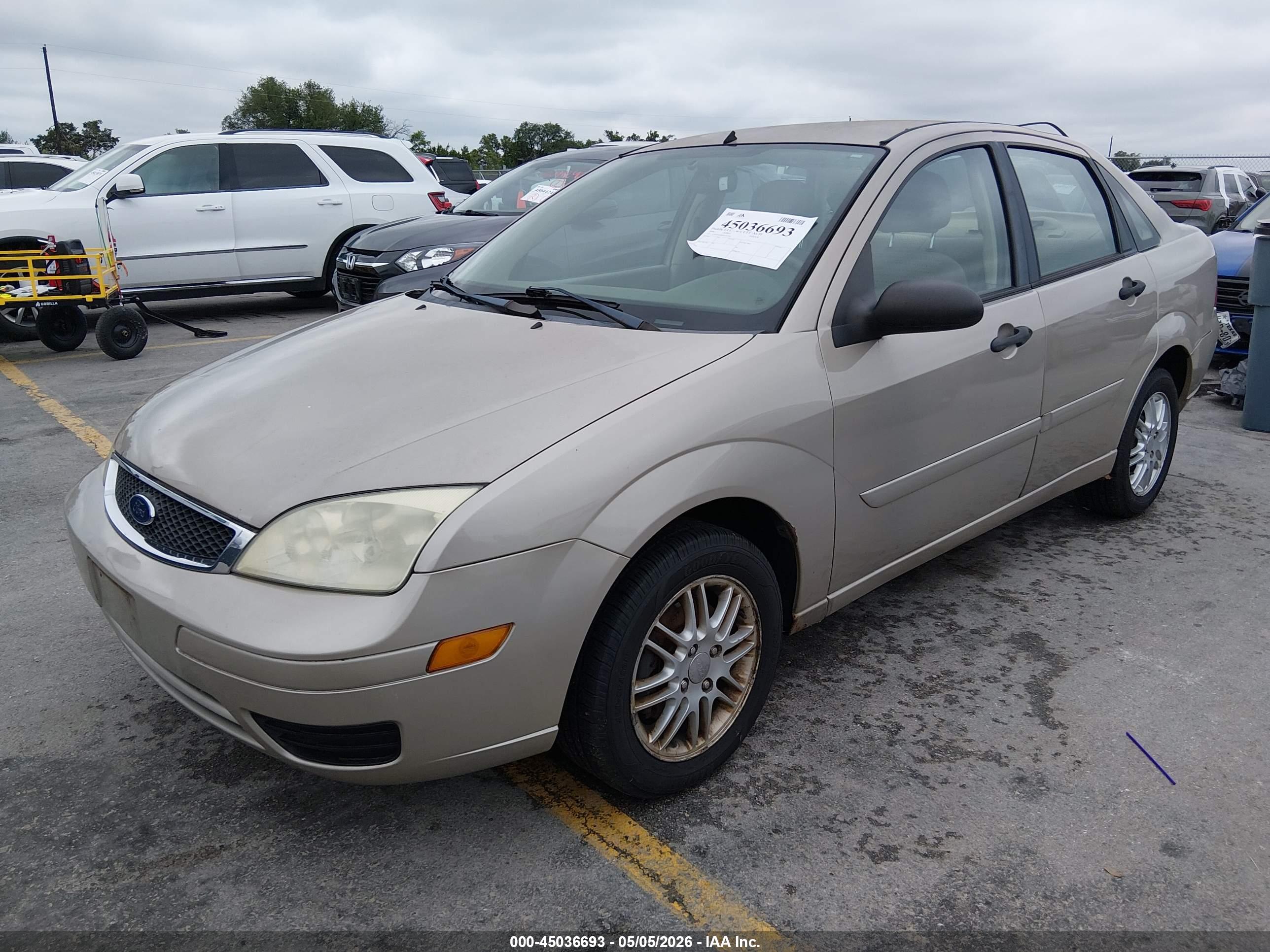 FORD FOCUS image 2