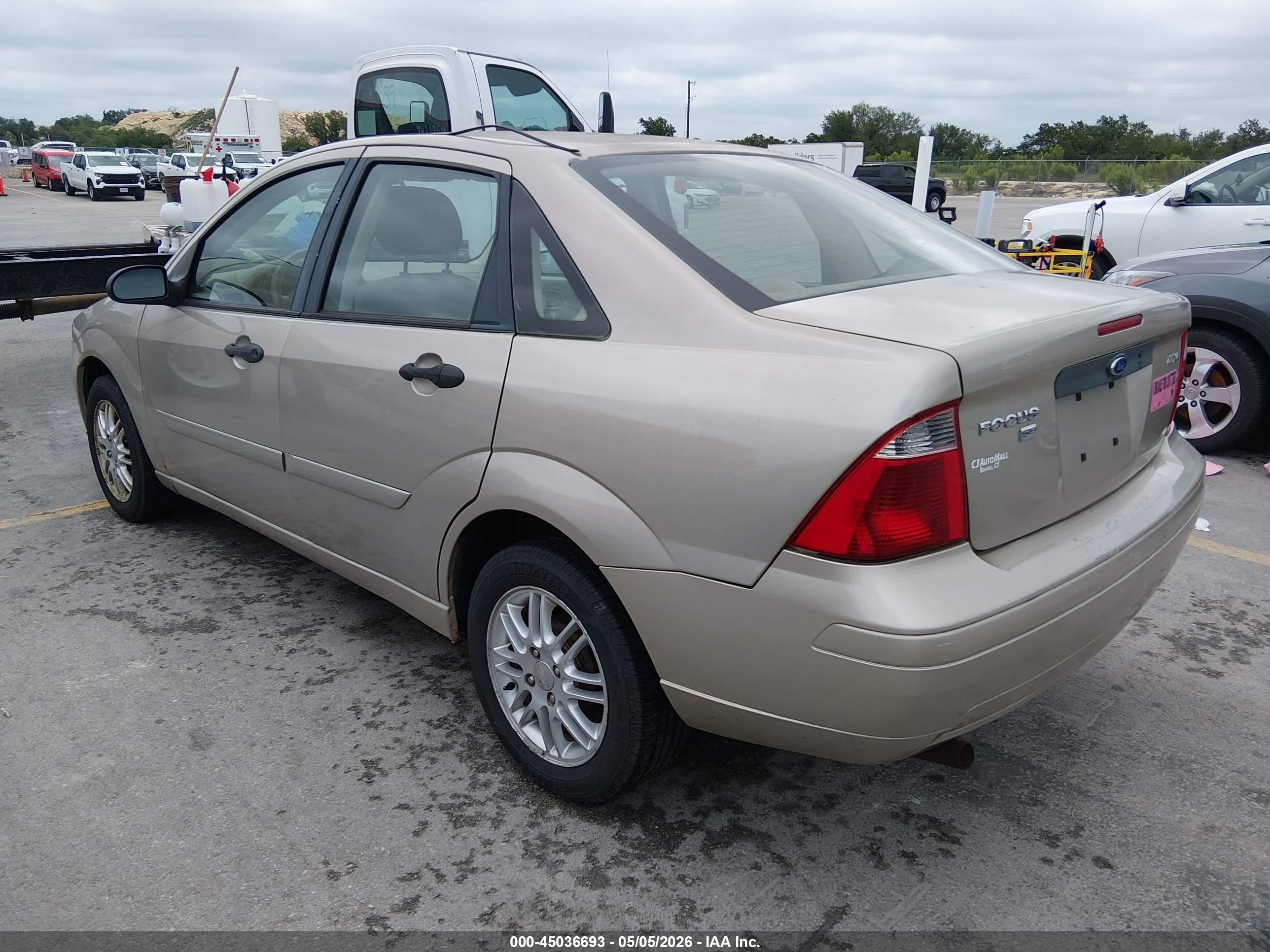 FORD FOCUS image 3
