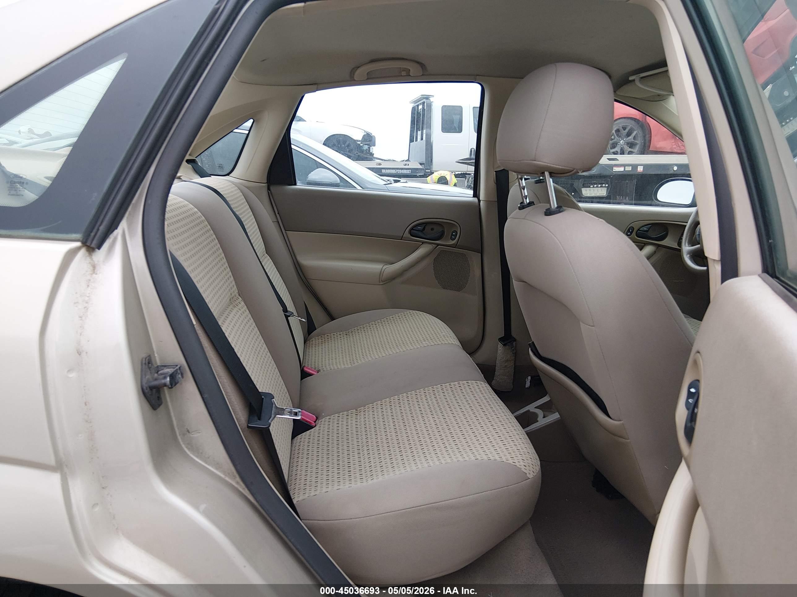 FORD FOCUS image 8