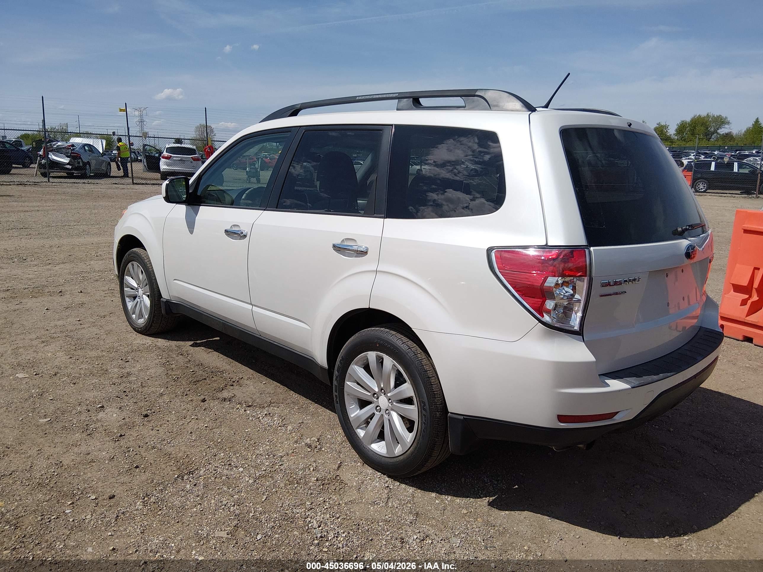 SUBARU FORESTER image 3