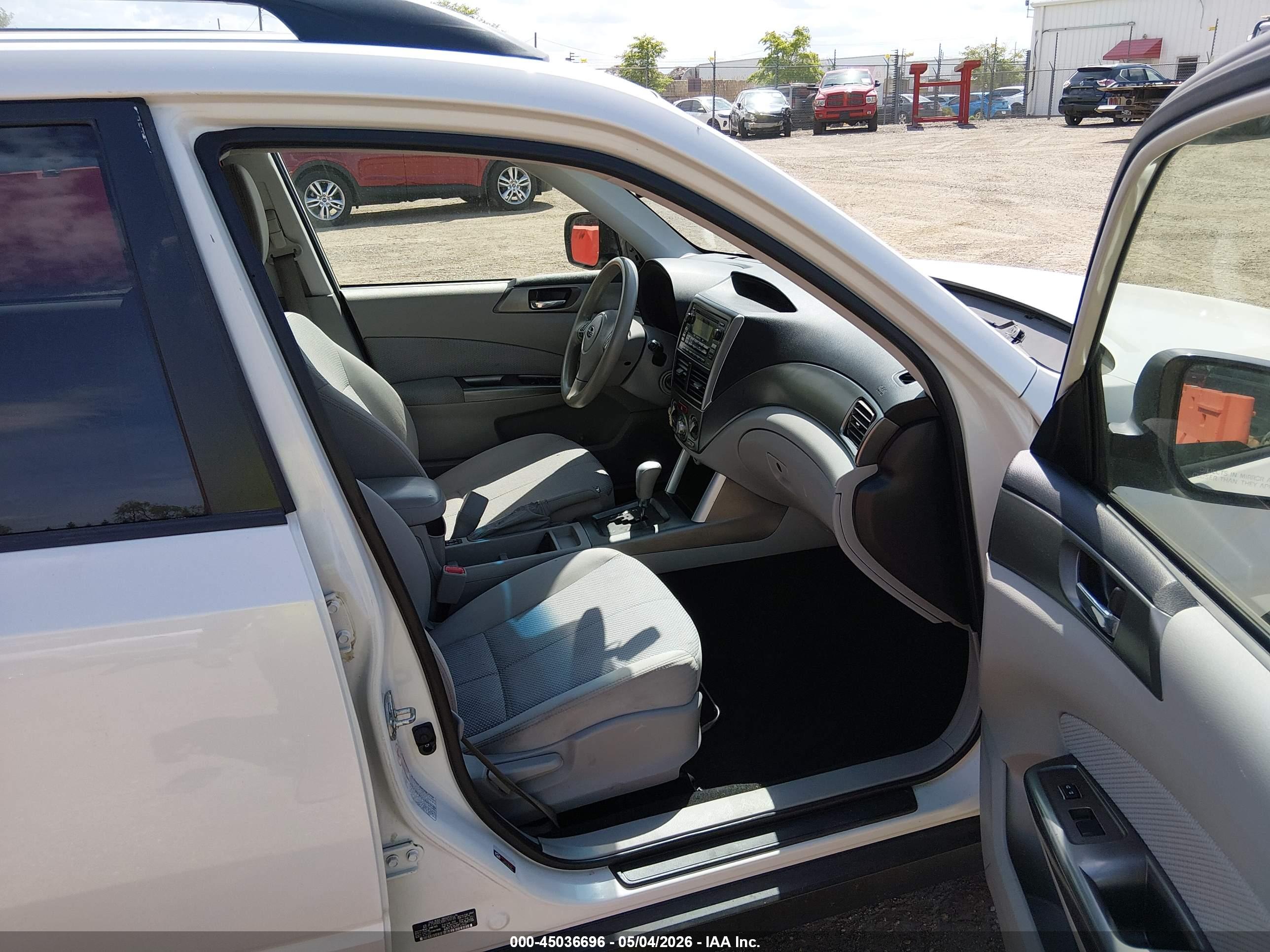 SUBARU FORESTER image 5
