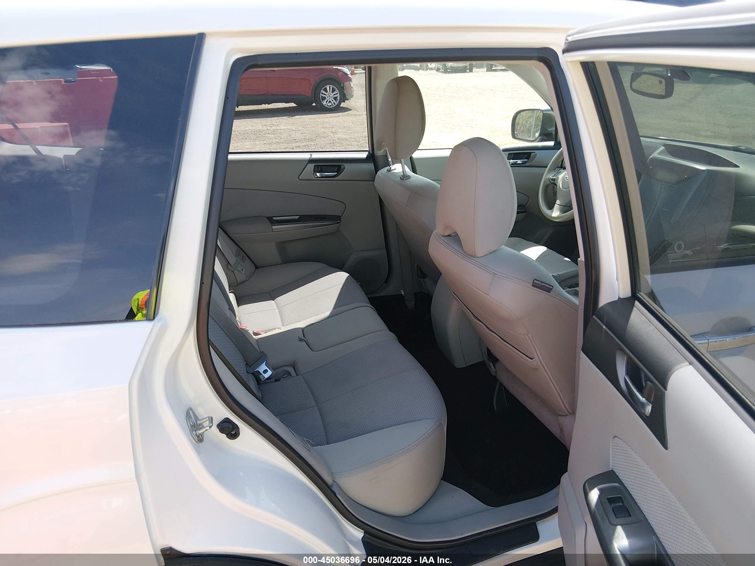 SUBARU FORESTER image 8