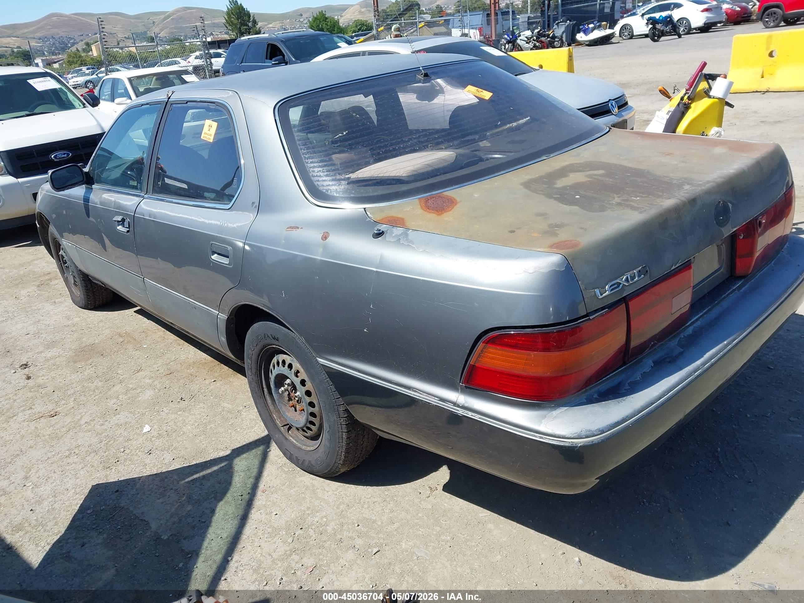 LEXUS LS image 3