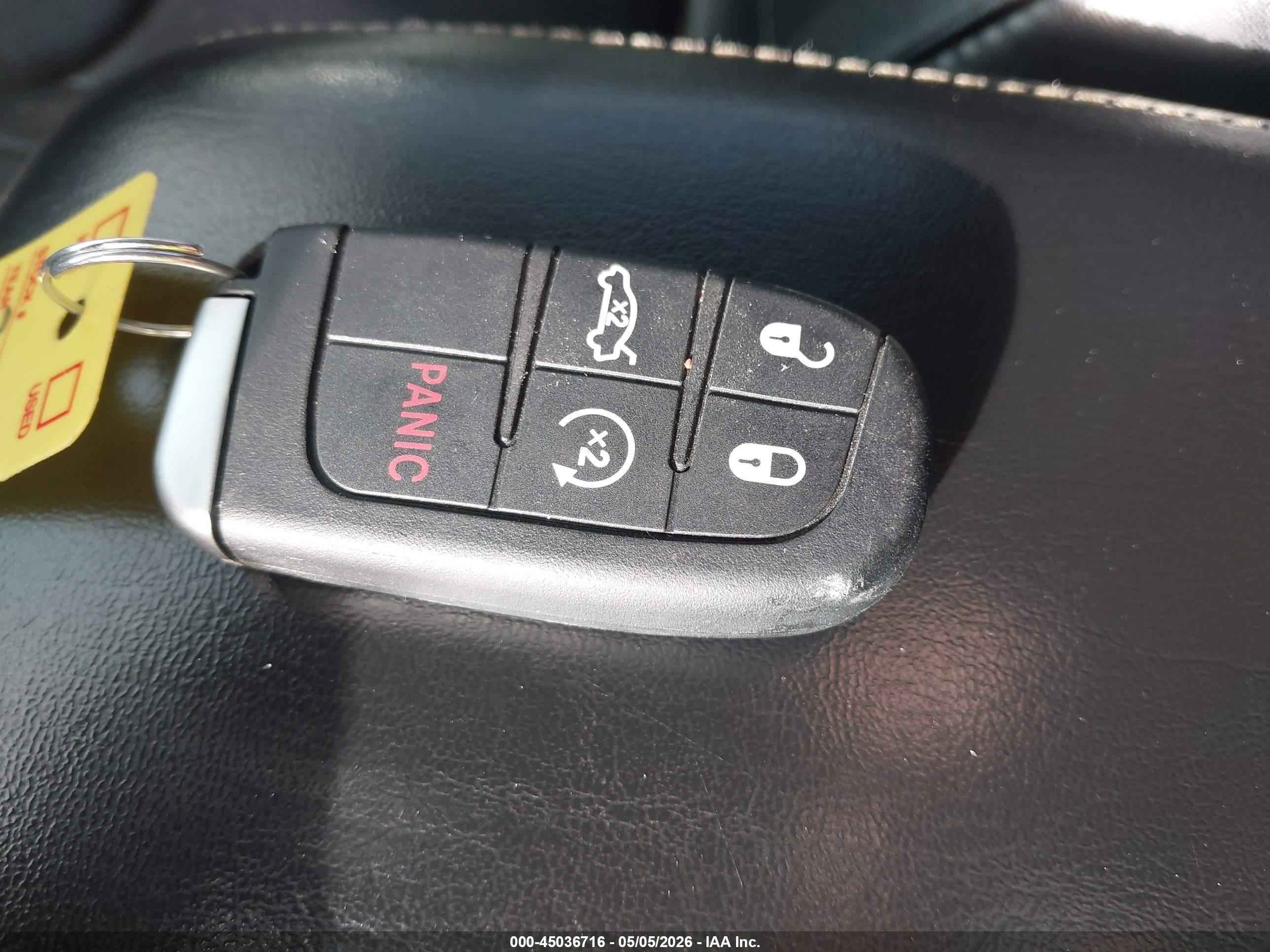 CHRYSLER 300 image 11