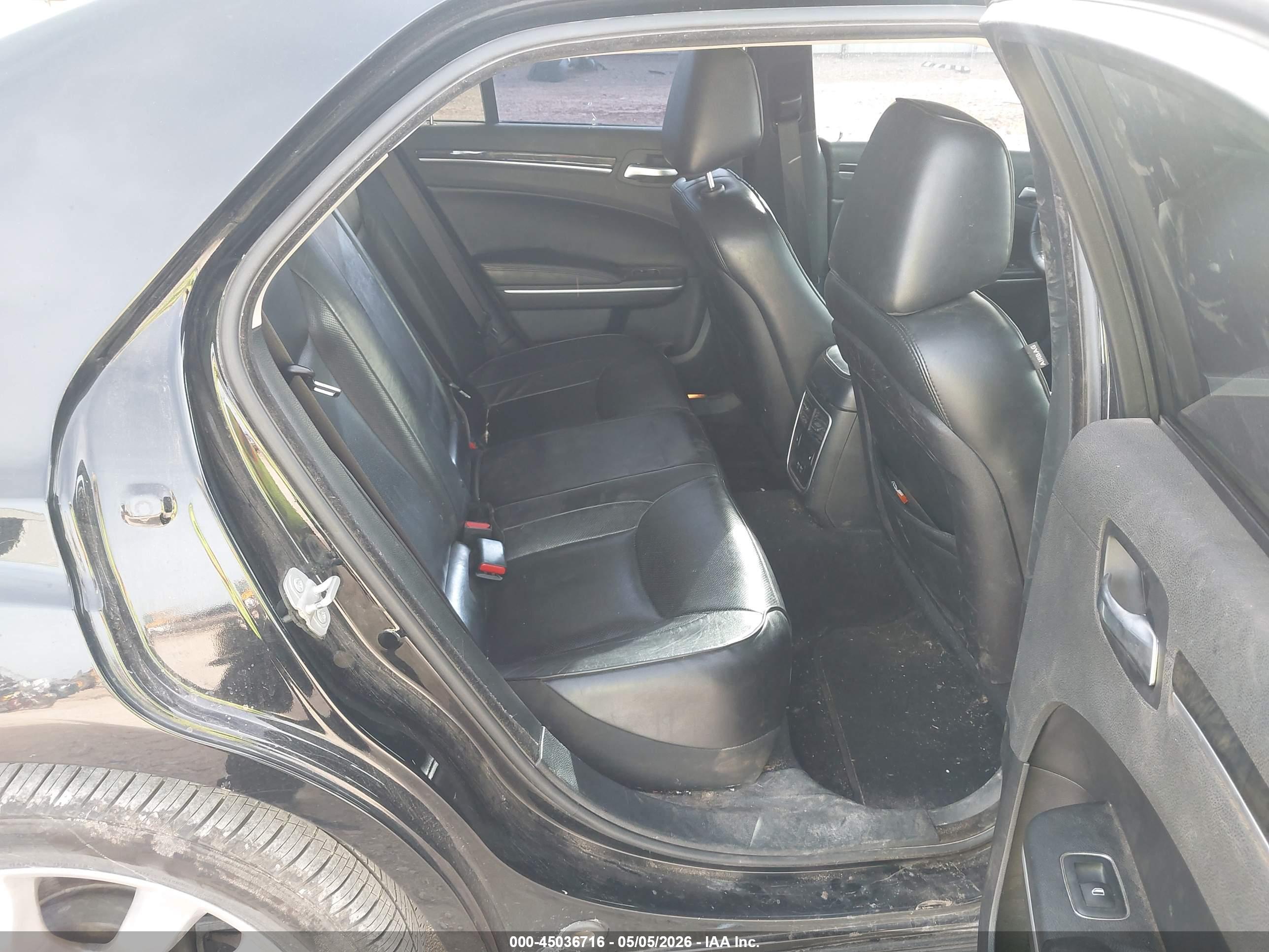 CHRYSLER 300 image 8