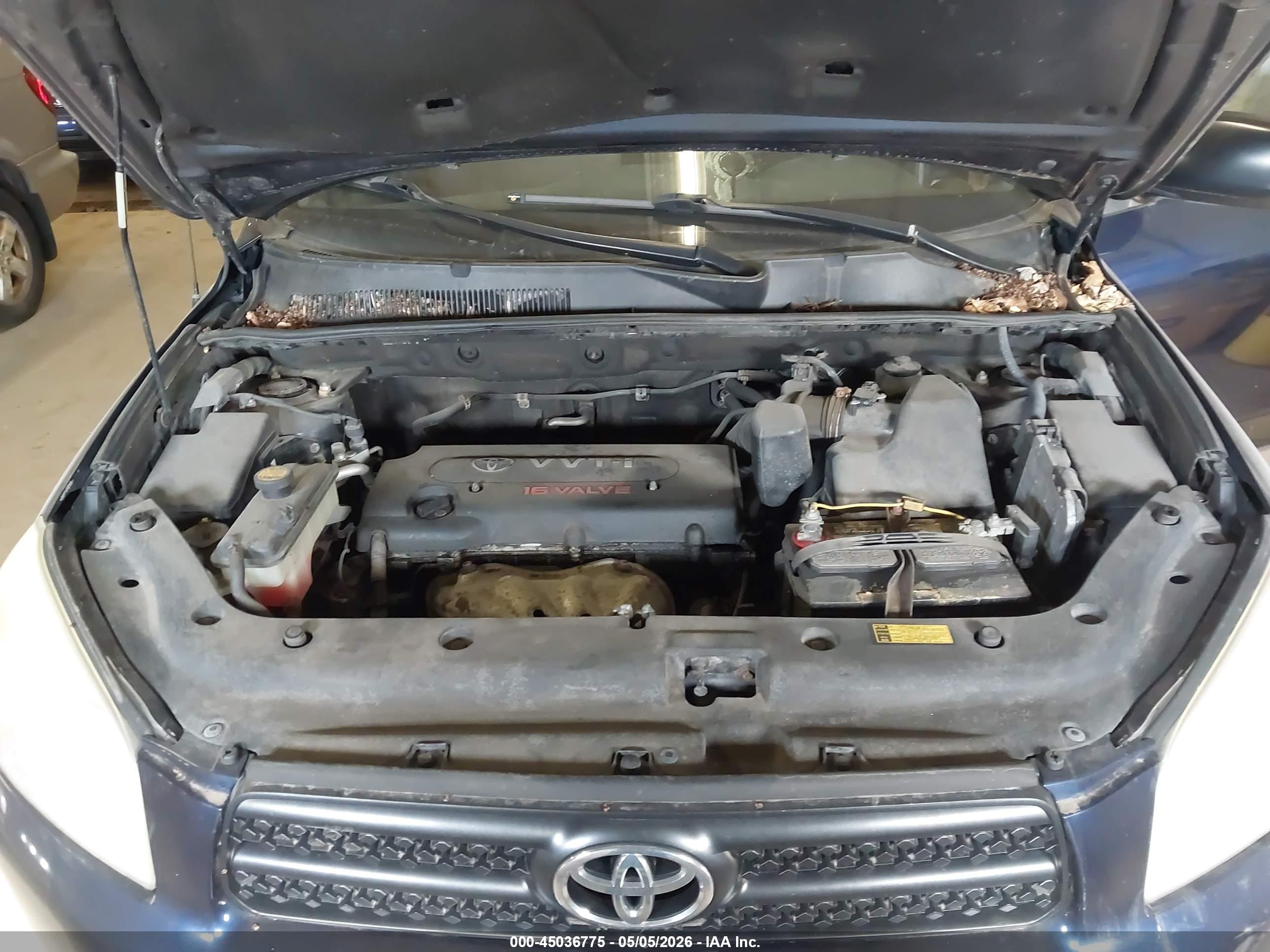TOYOTA RAV4 image 10