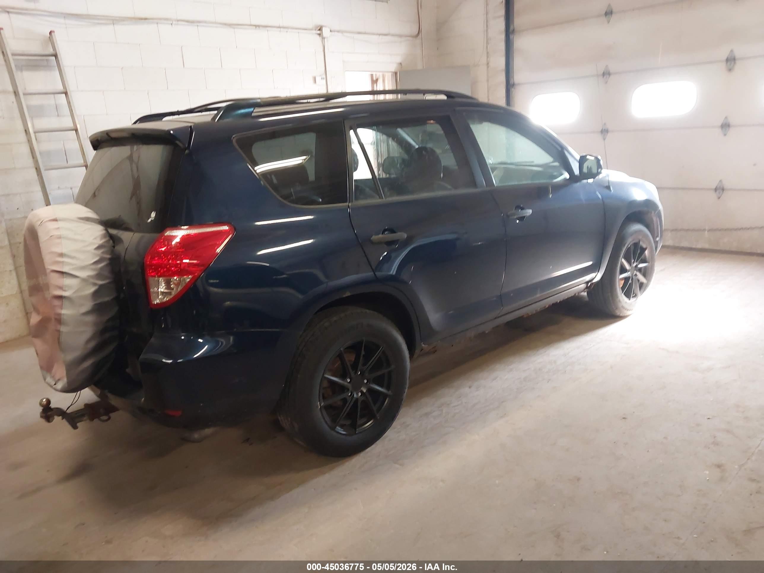 TOYOTA RAV4 image 4